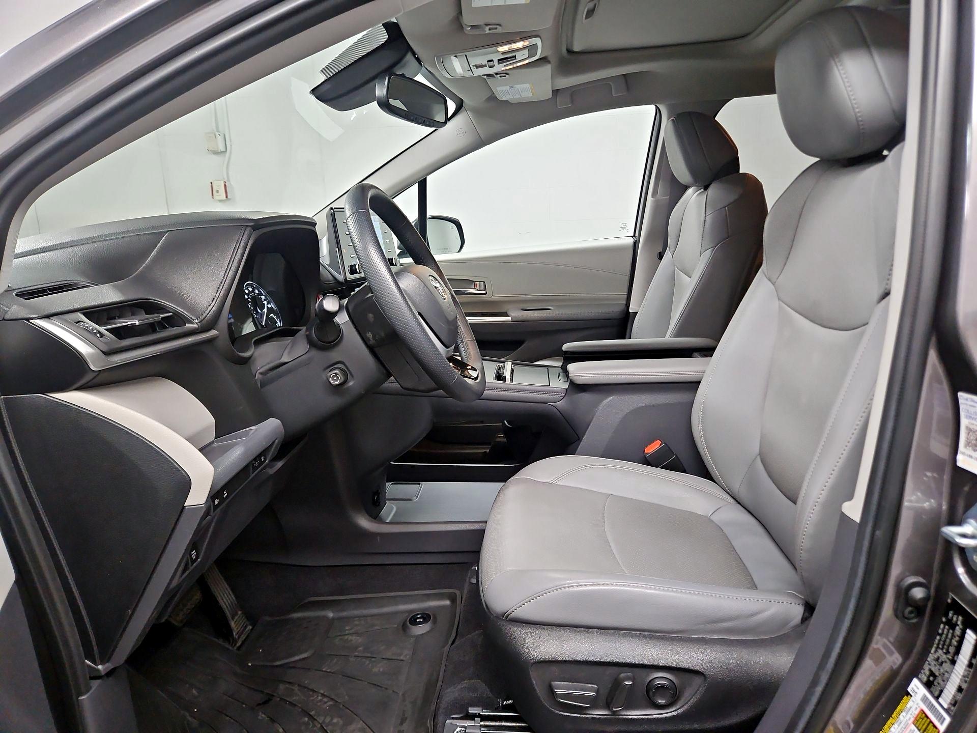Thumbnail: 2022 Toyota Sienna - 11