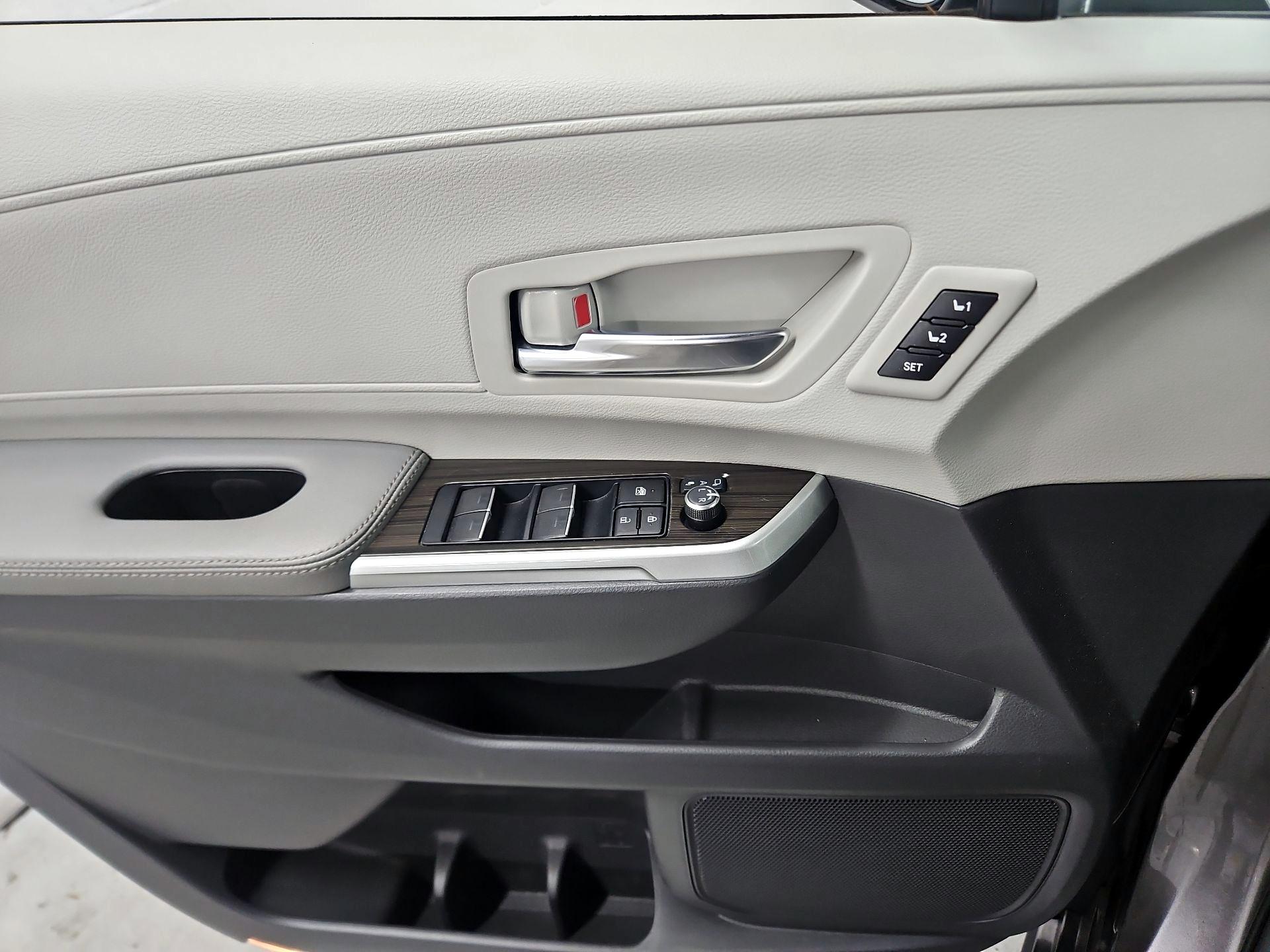 Thumbnail: 2022 Toyota Sienna - 12