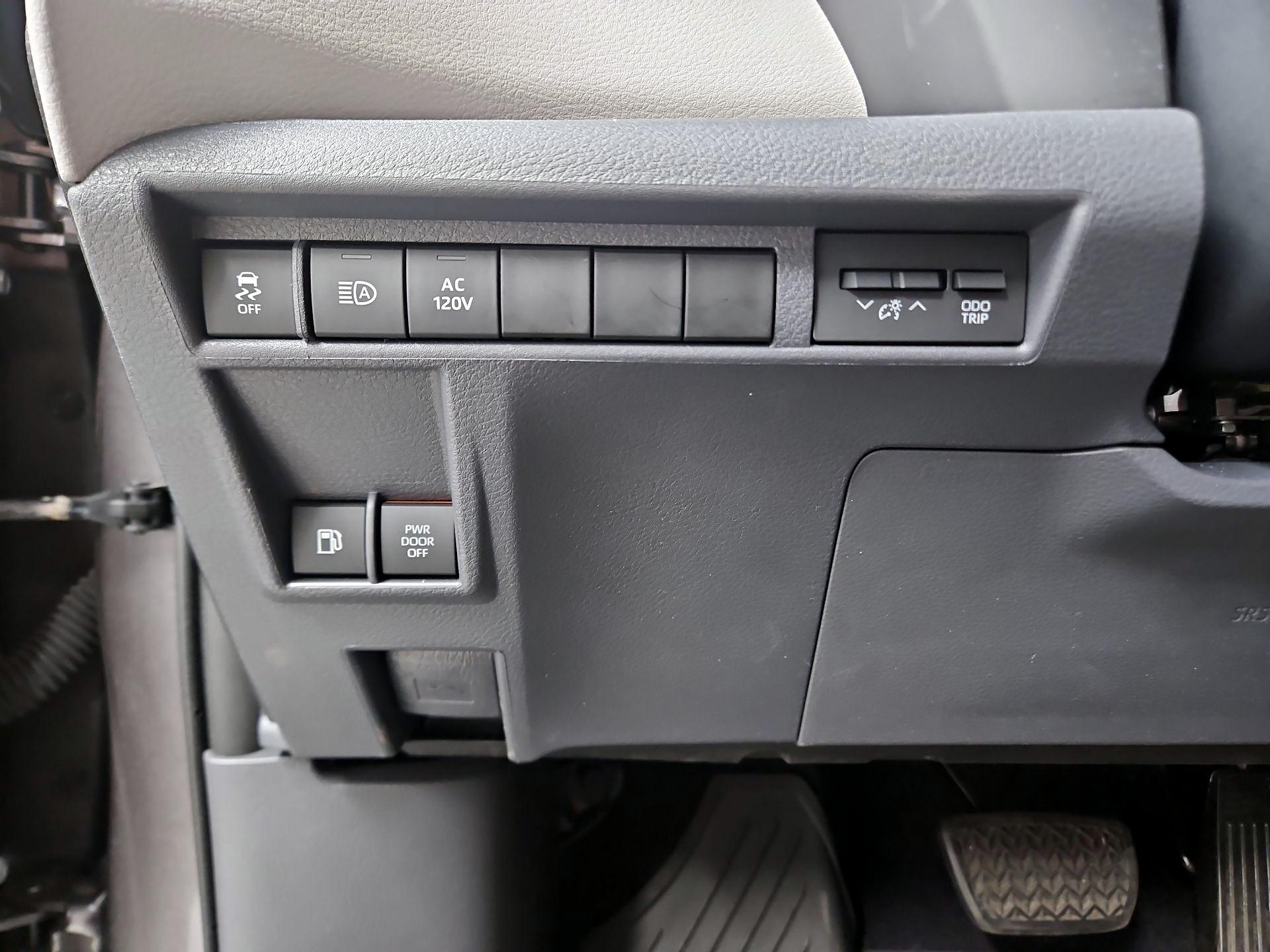 Thumbnail: 2022 Toyota Sienna - 13