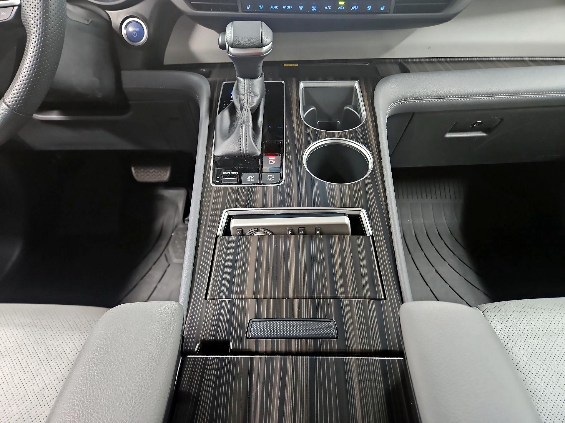 Thumbnail: 2022 Toyota Sienna - 18