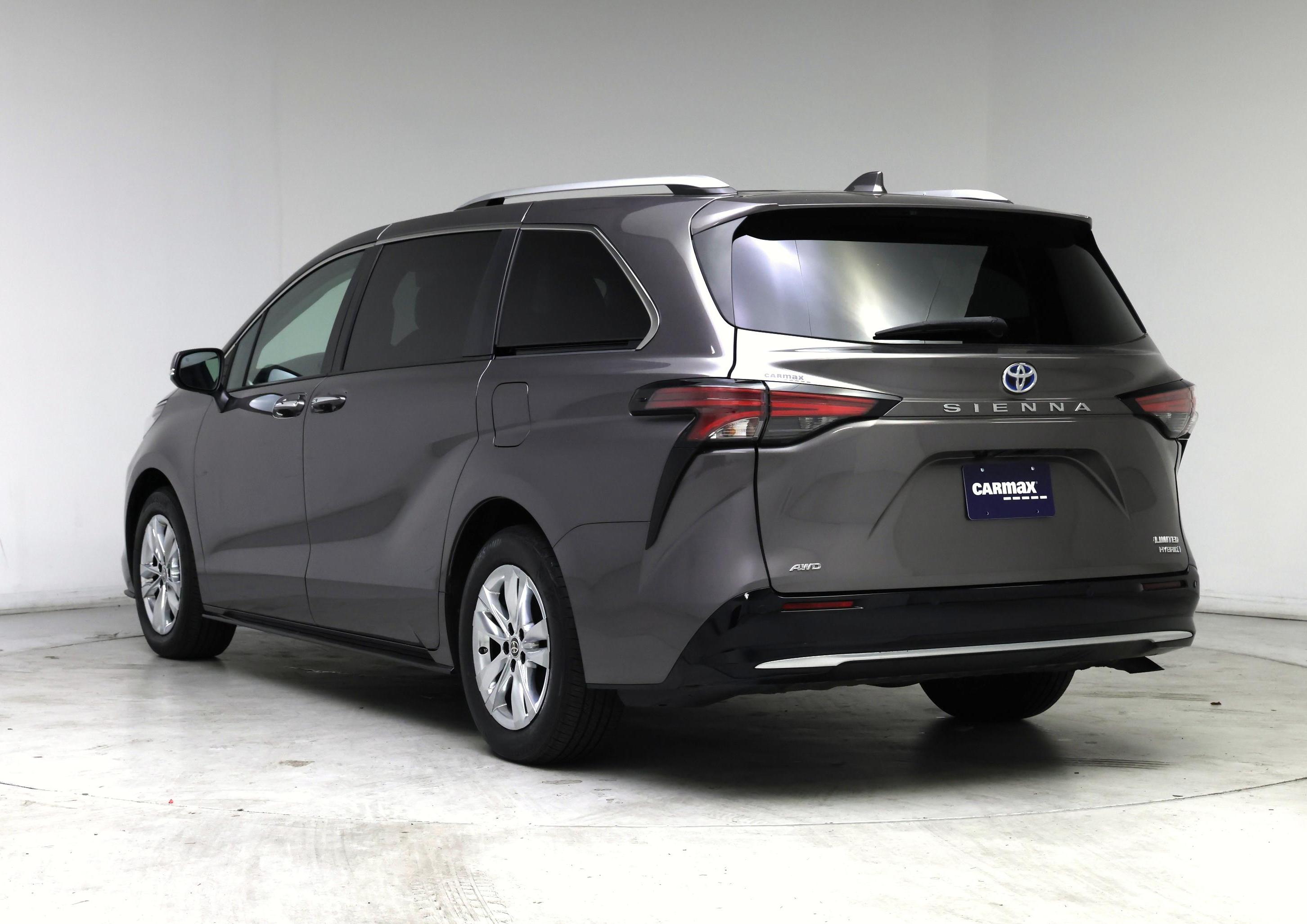 Thumbnail: 2022 Toyota Sienna - 2