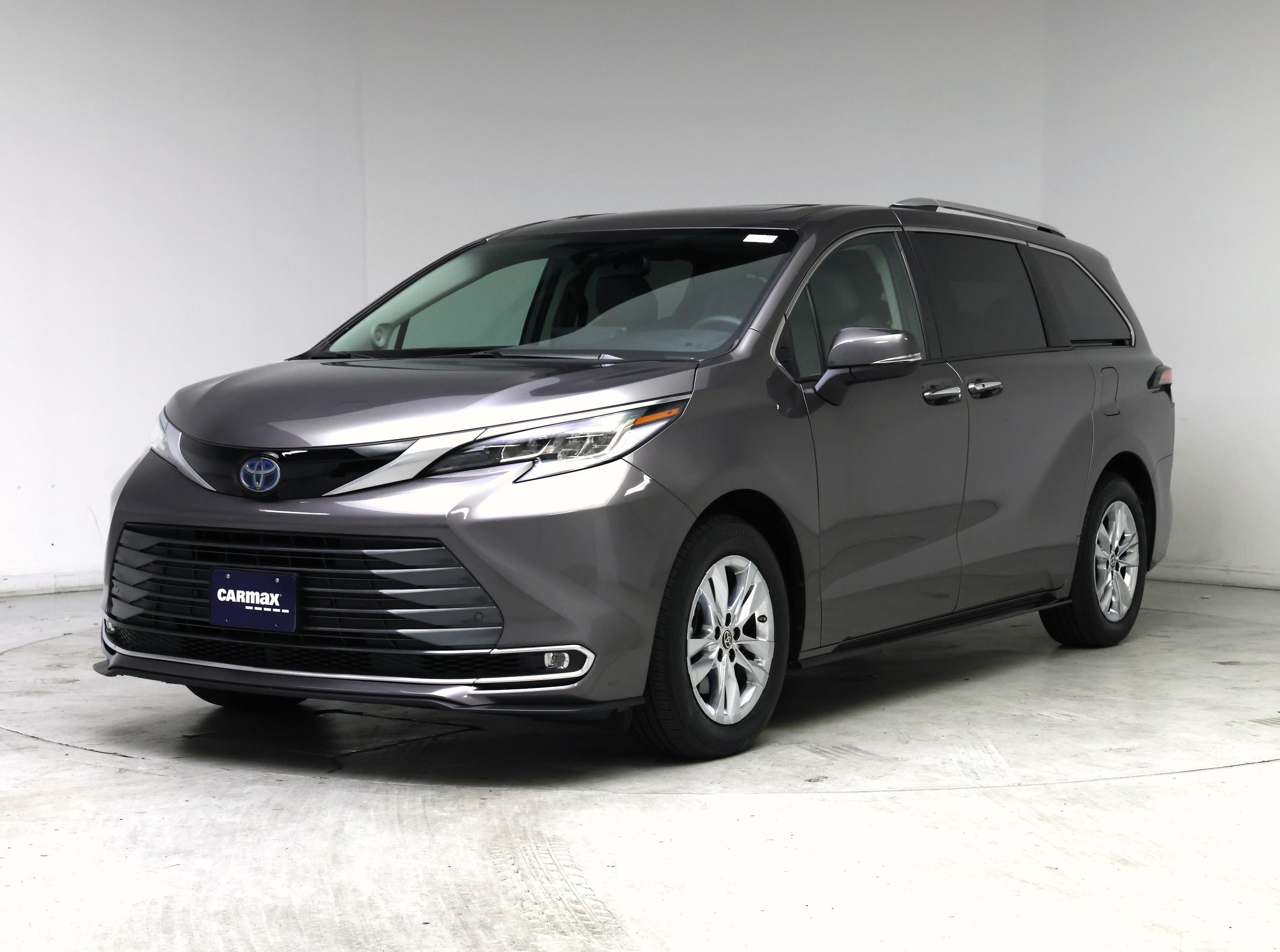 Thumbnail: 2022 Toyota Sienna - 4