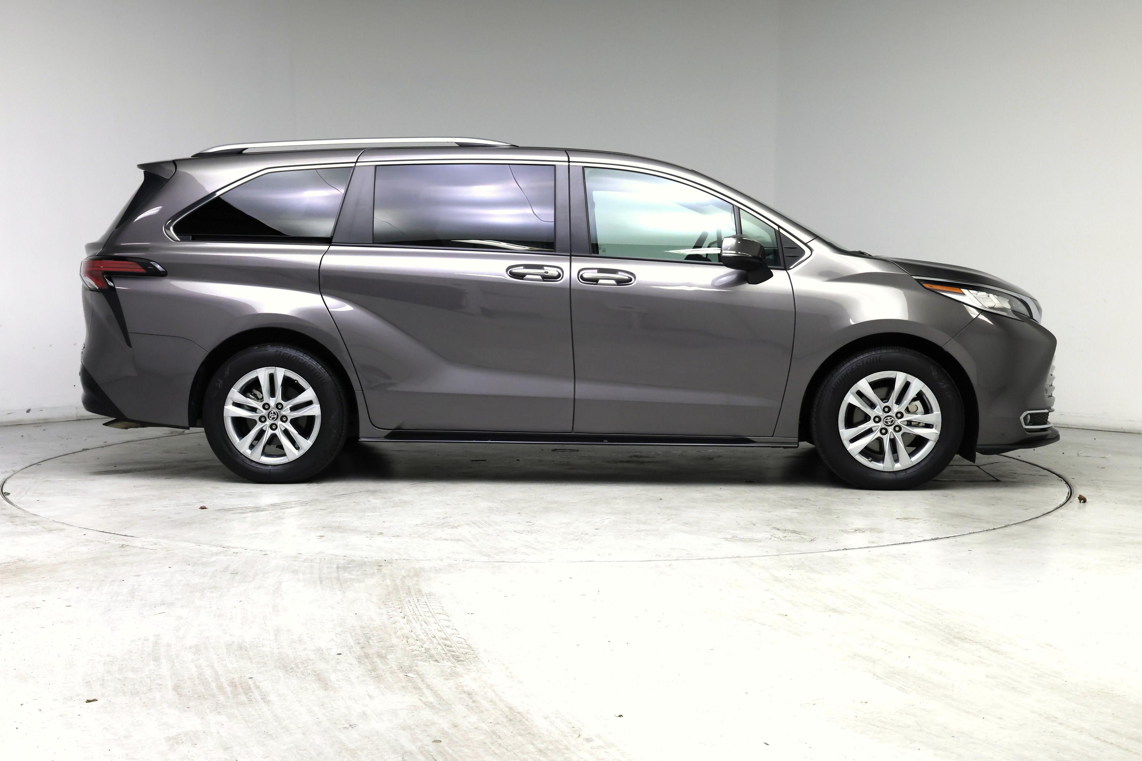 Thumbnail: 2022 Toyota Sienna - 7