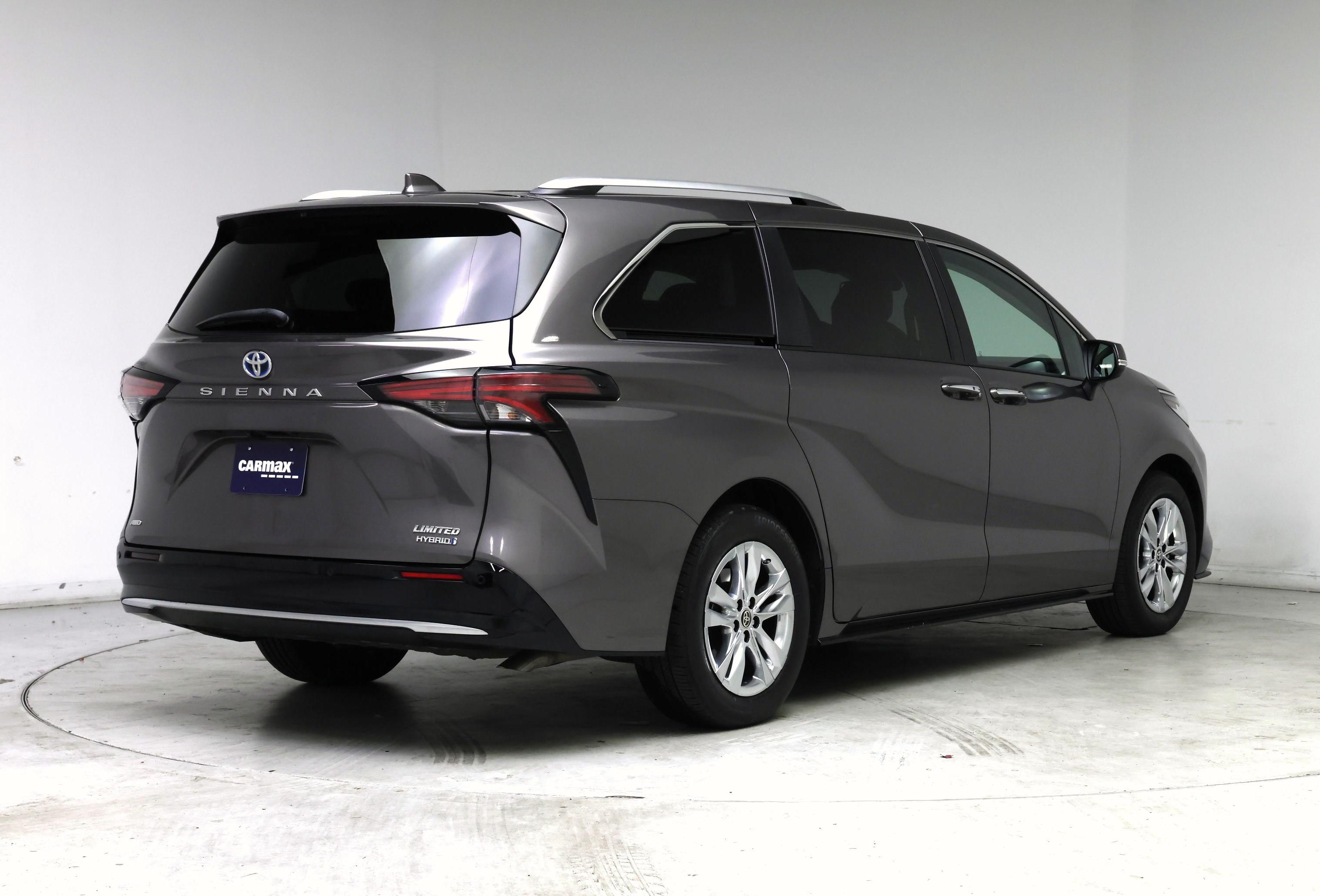 Thumbnail: 2022 Toyota Sienna - 8