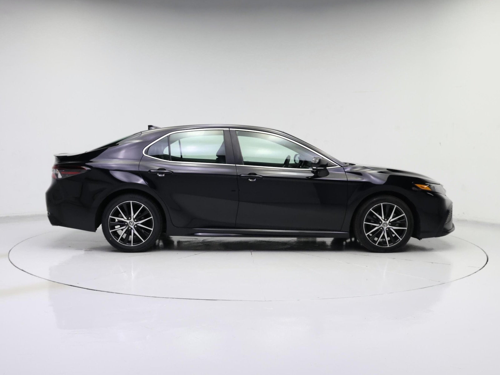 2023 Toyota Camry SE - Photo 8