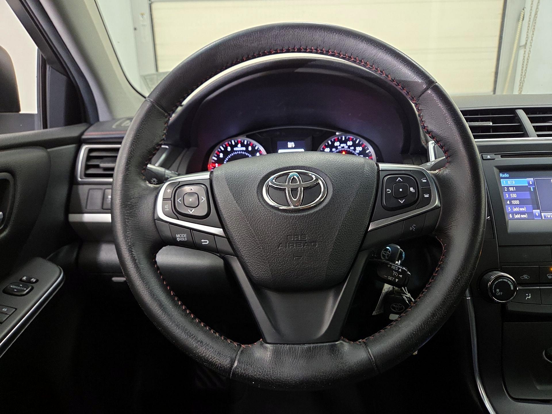 Thumbnail: 2016 Toyota Camry - 10