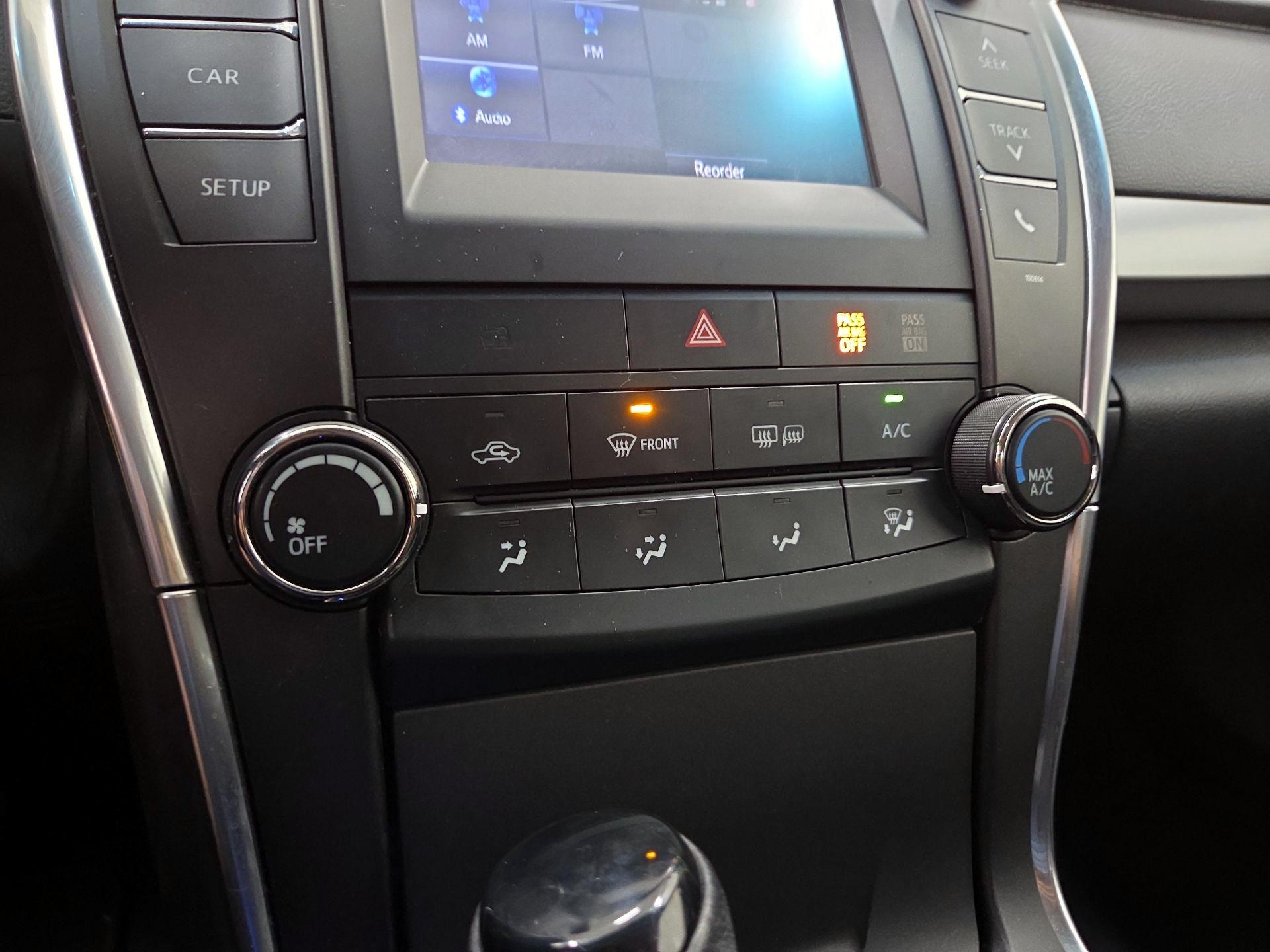 Thumbnail: 2016 Toyota Camry - 16