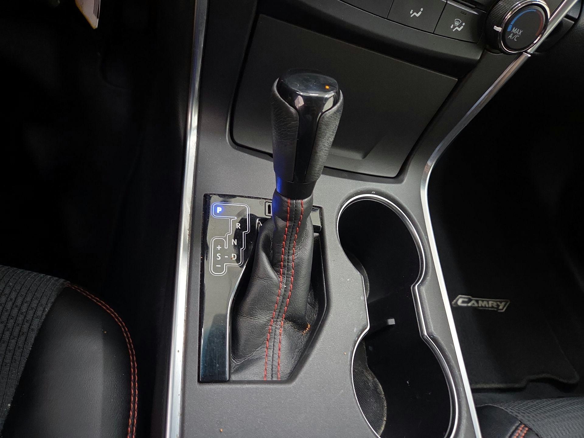 Thumbnail: 2016 Toyota Camry - 17