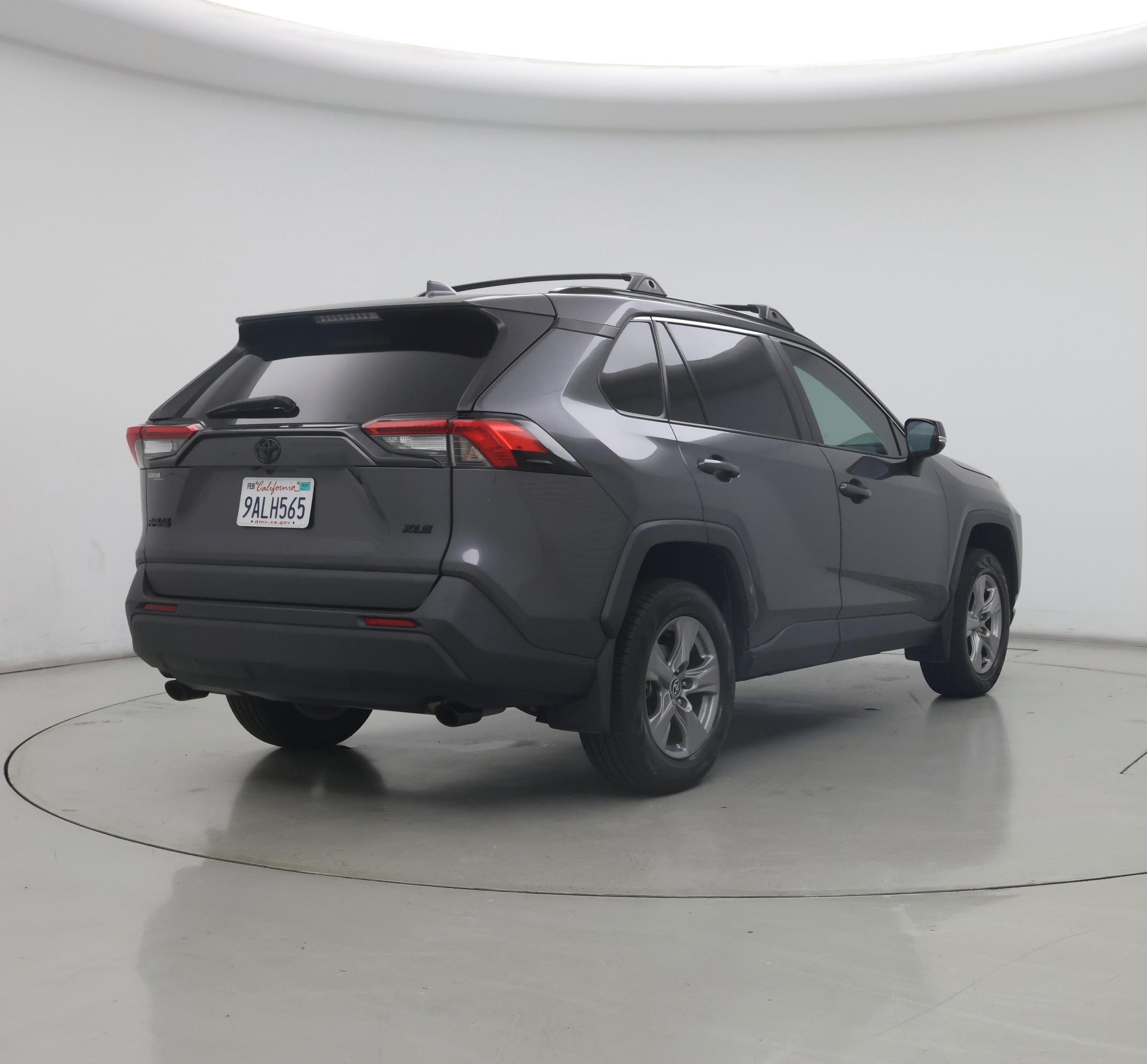 Thumbnail: 2022 Toyota RAV4 - 8
