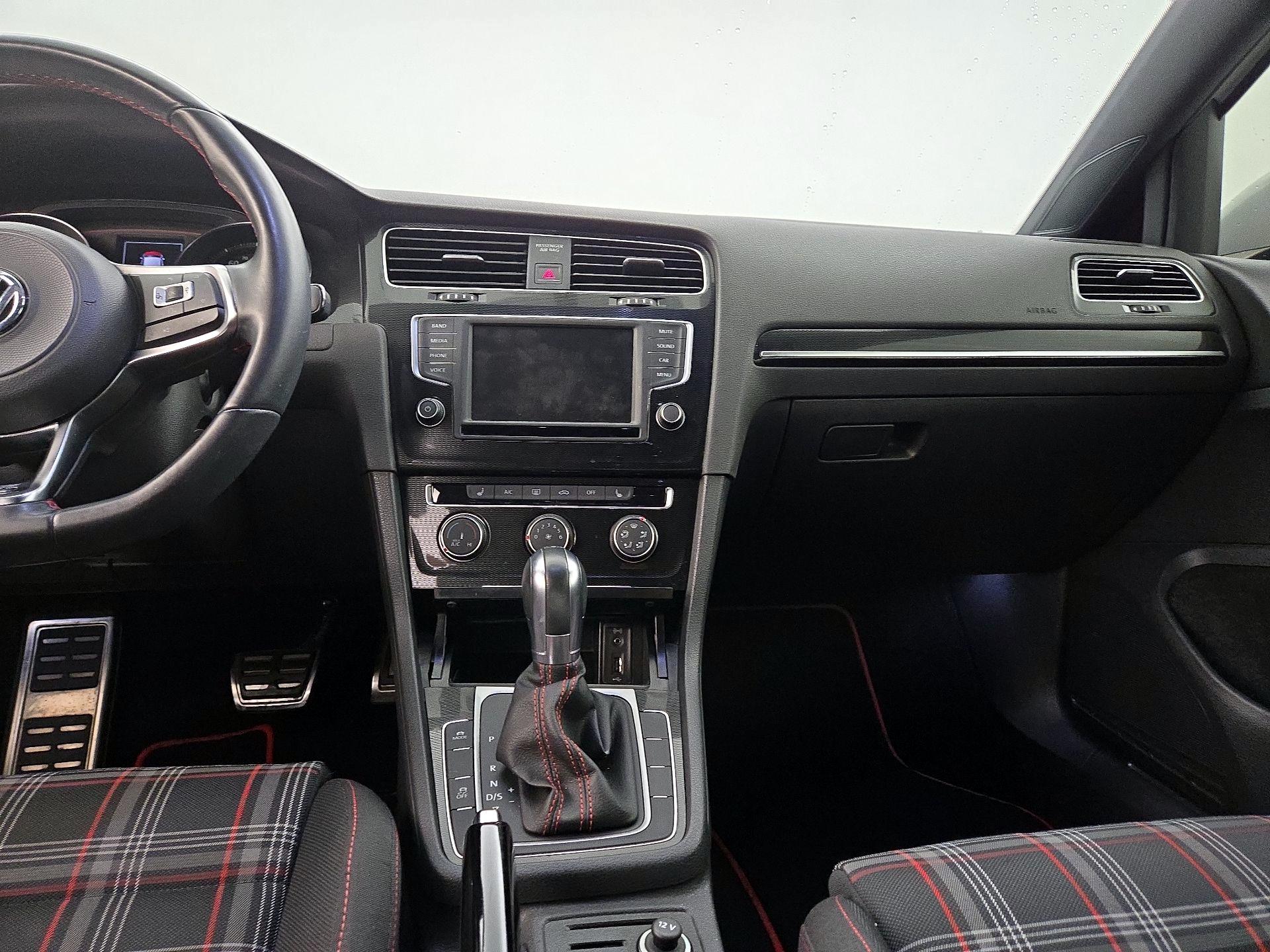 Thumbnail: 2017 Volkswagen Golf - 9