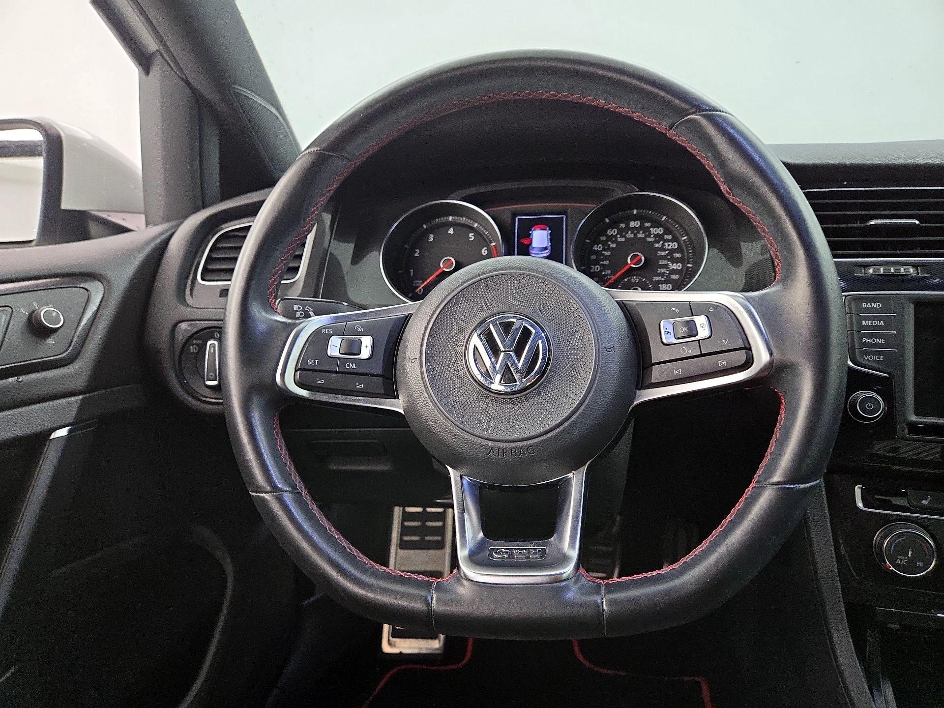 Thumbnail: 2017 Volkswagen Golf - 10