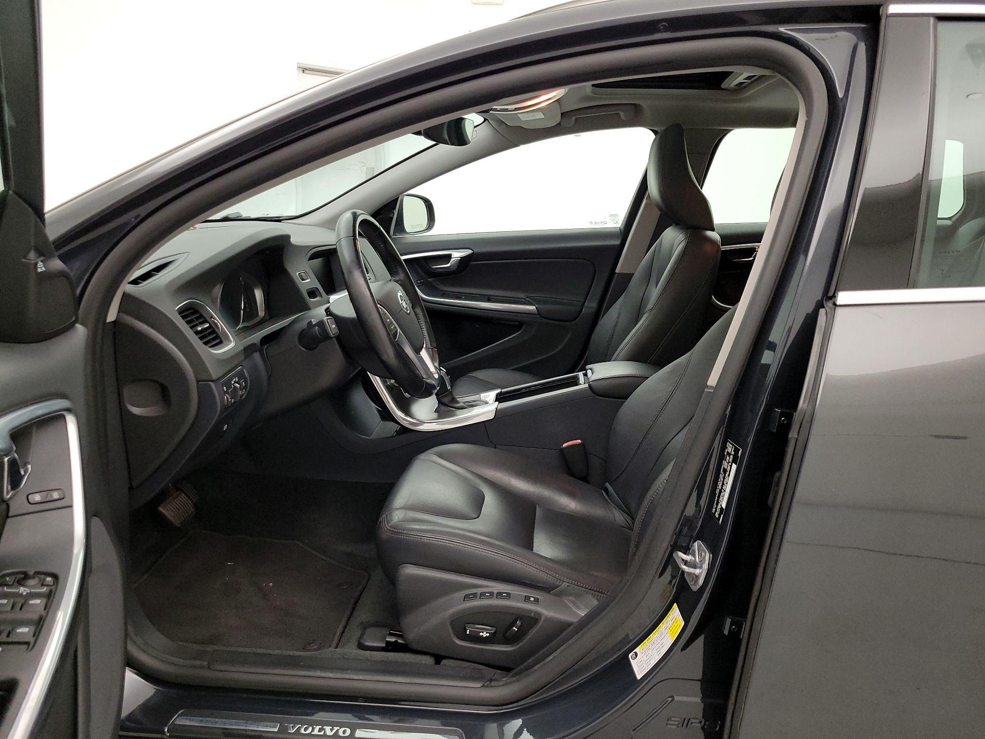 Thumbnail: 2015 Volvo V60 - 11