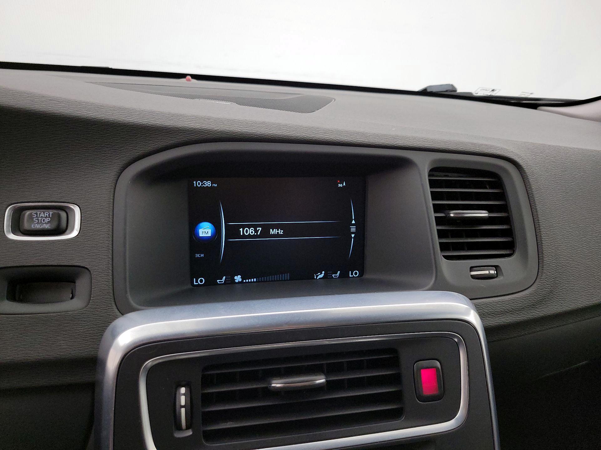 Thumbnail: 2015 Volvo V60 - 16