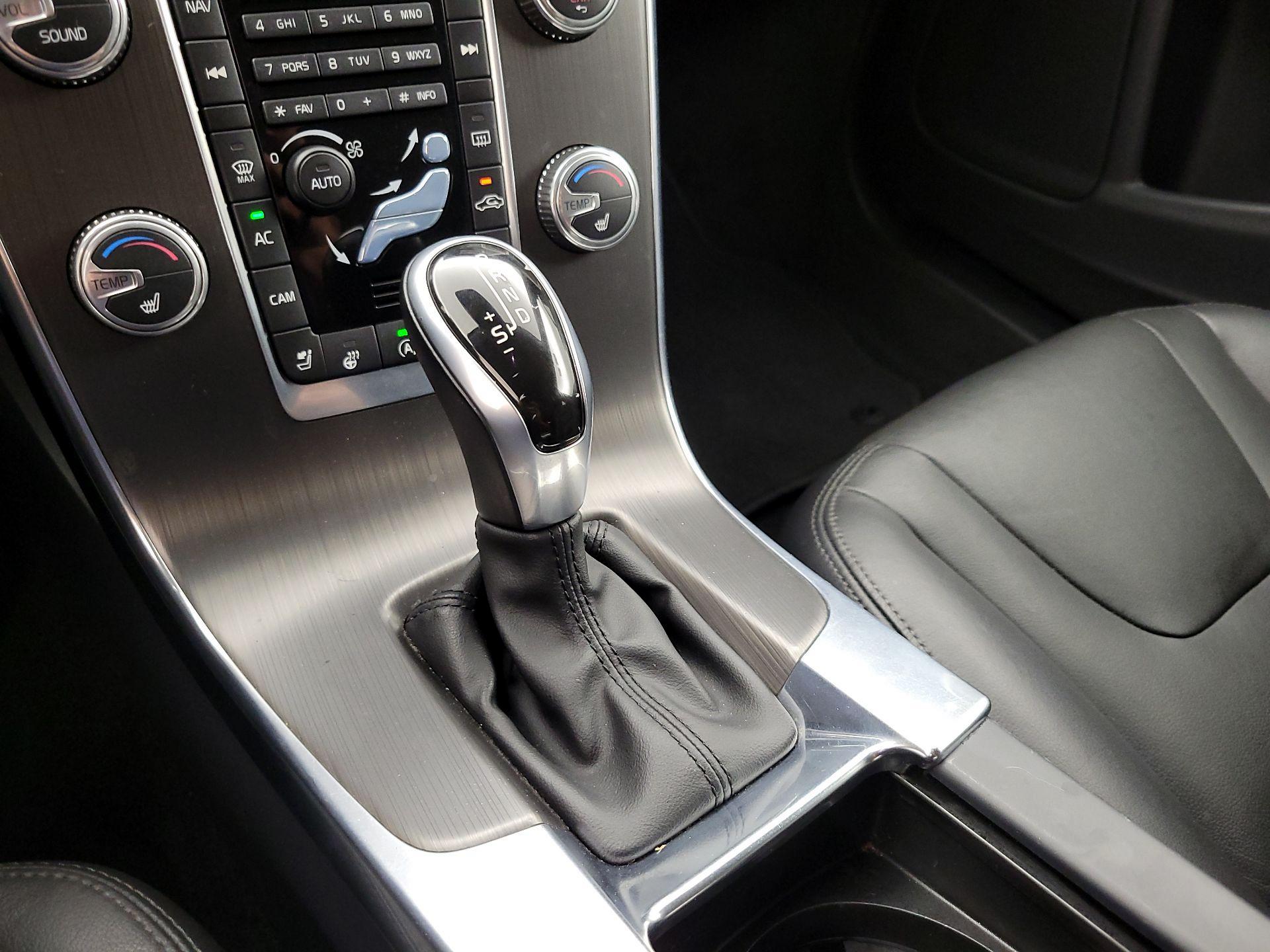 Thumbnail: 2015 Volvo V60 - 18