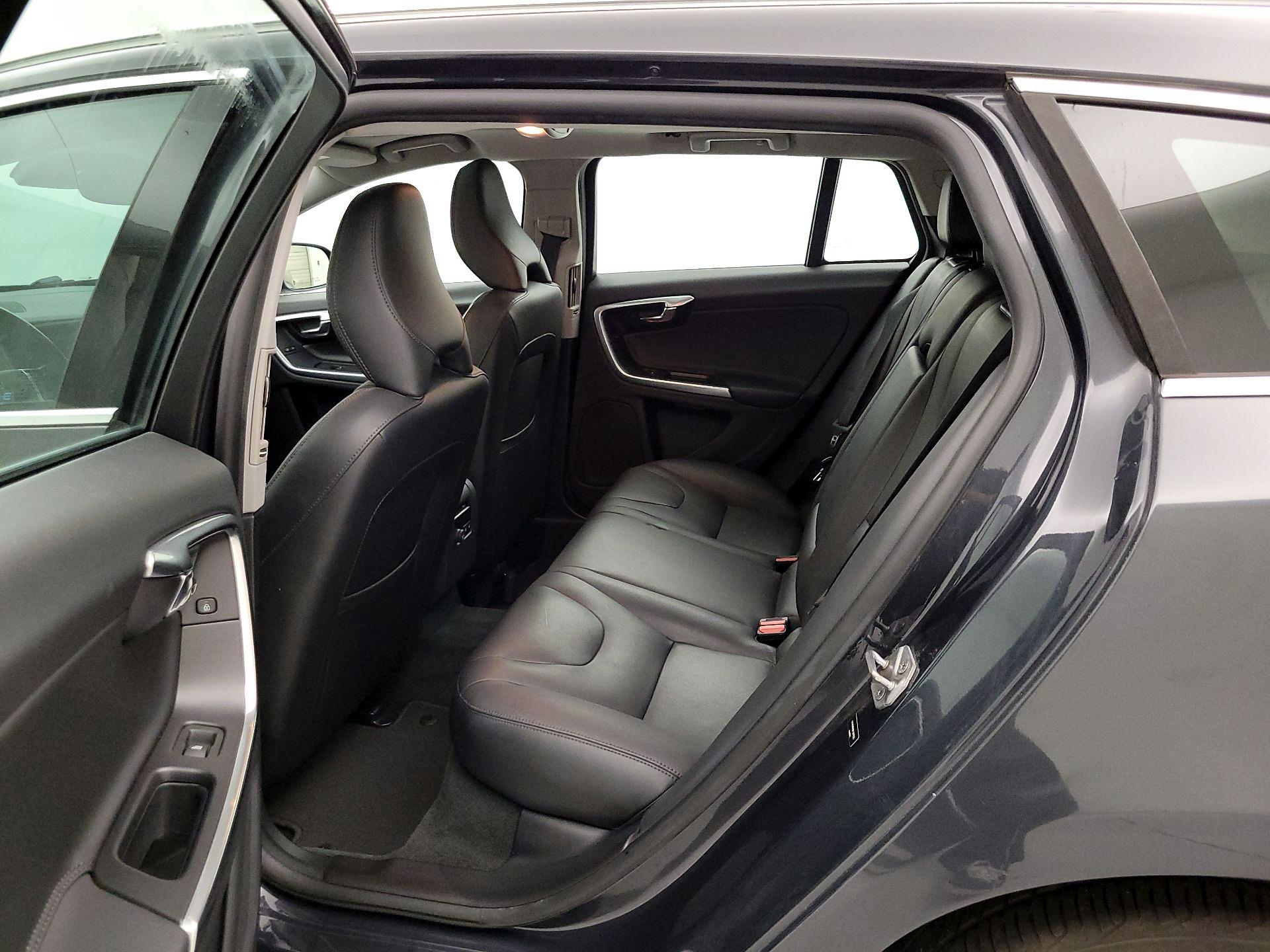 Thumbnail: 2015 Volvo V60 - 20