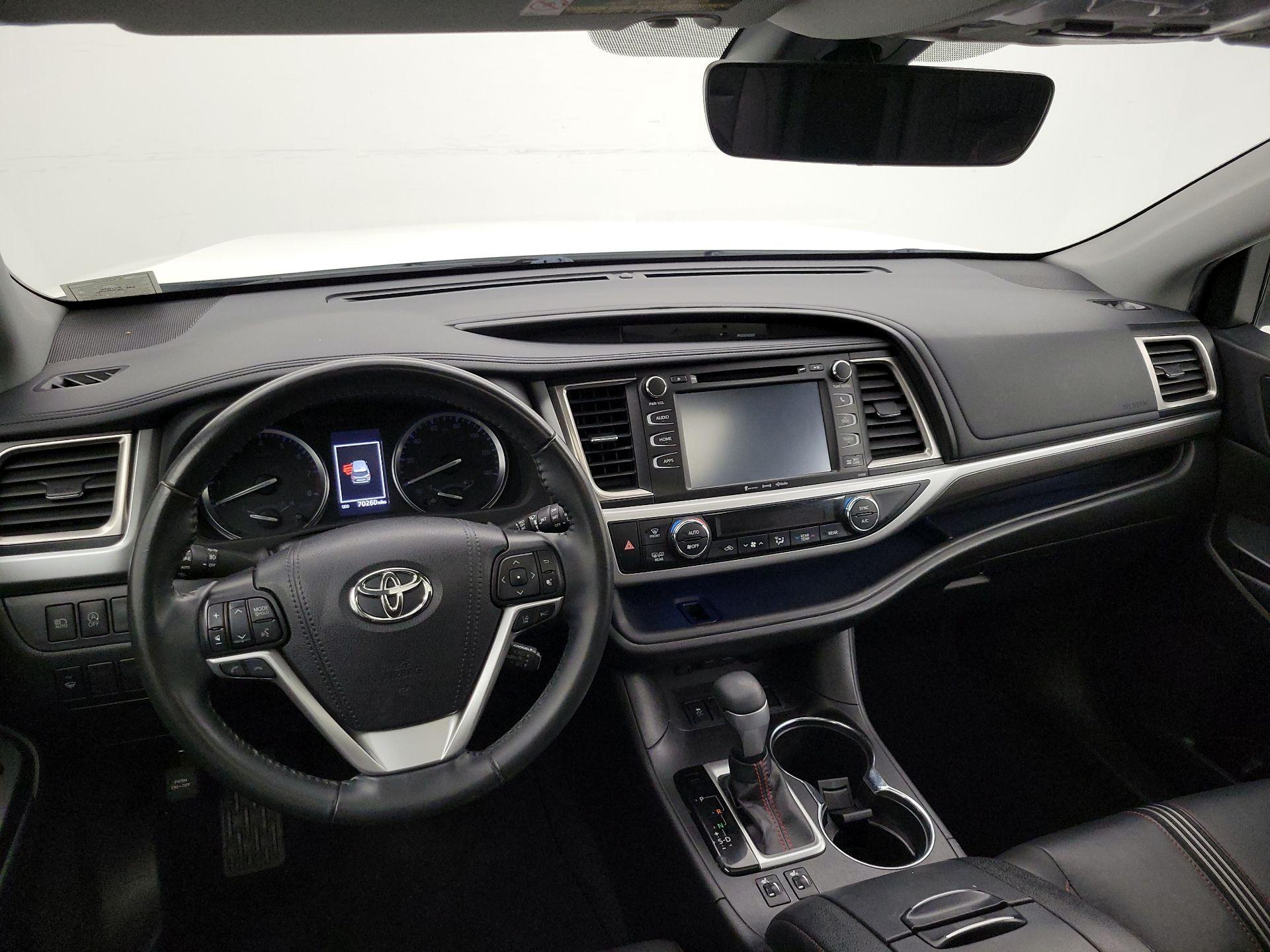 Thumbnail: 2019 Toyota Highlander - 9