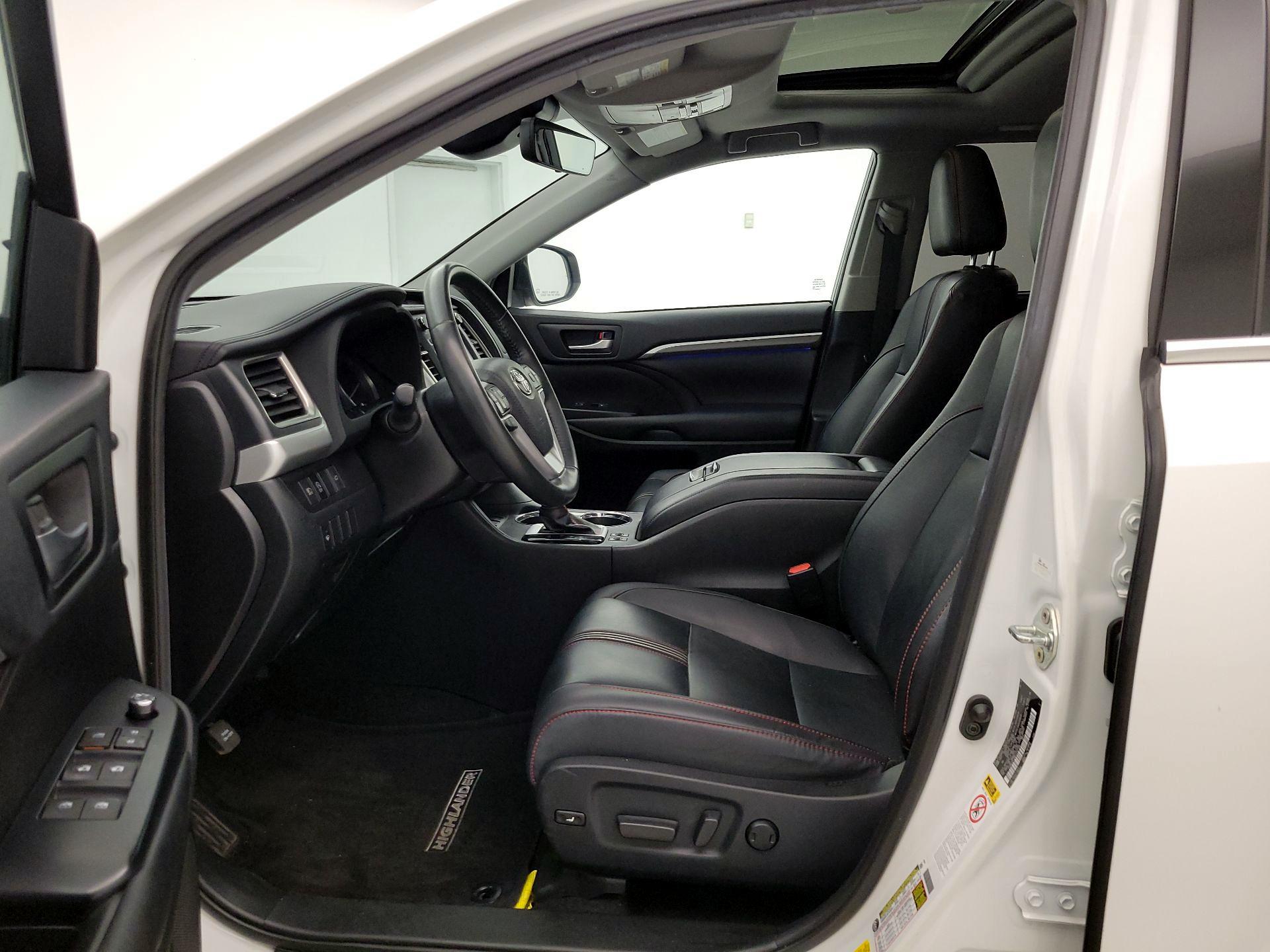 Thumbnail: 2019 Toyota Highlander - 11