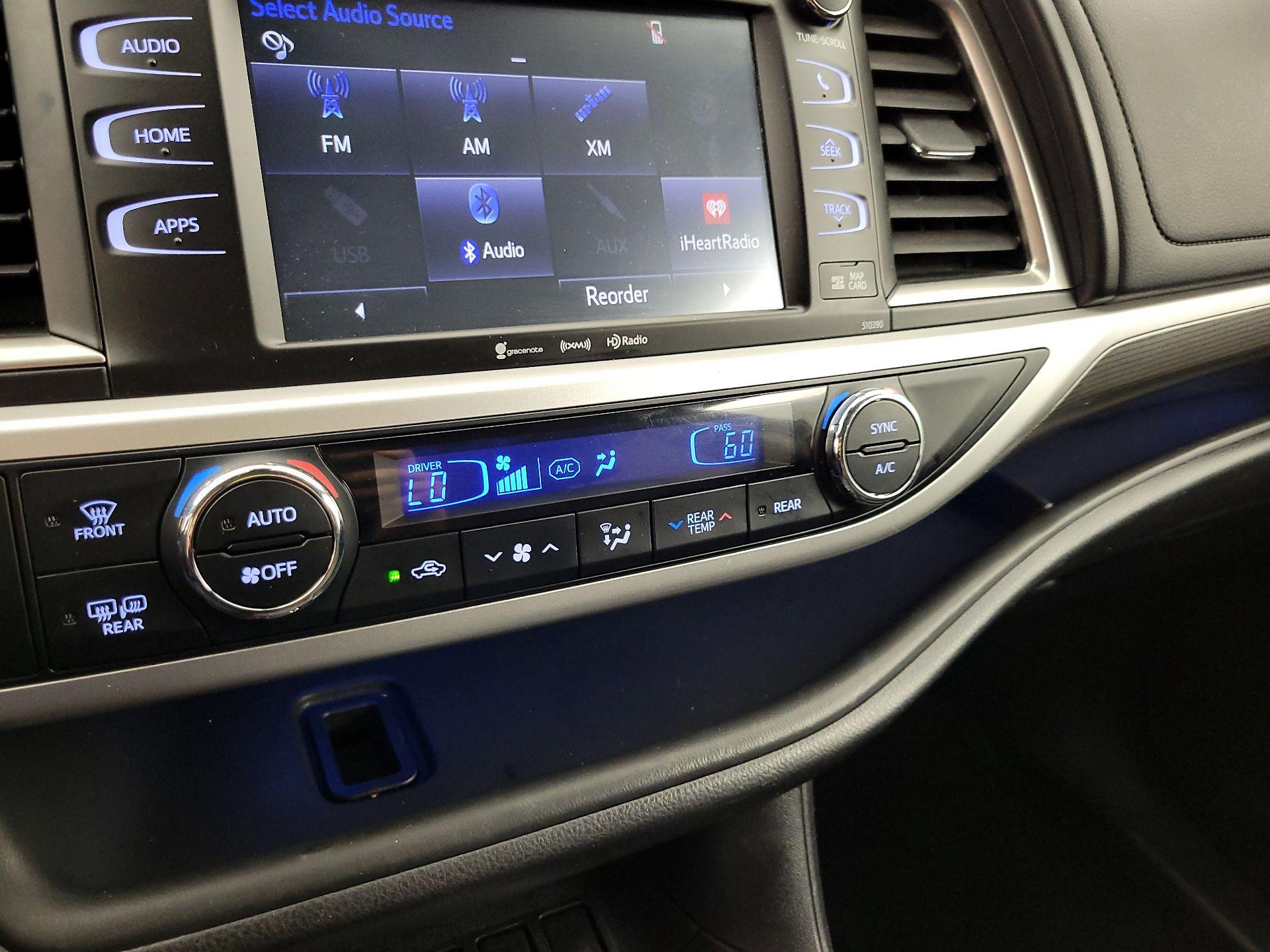 Thumbnail: 2019 Toyota Highlander - 17