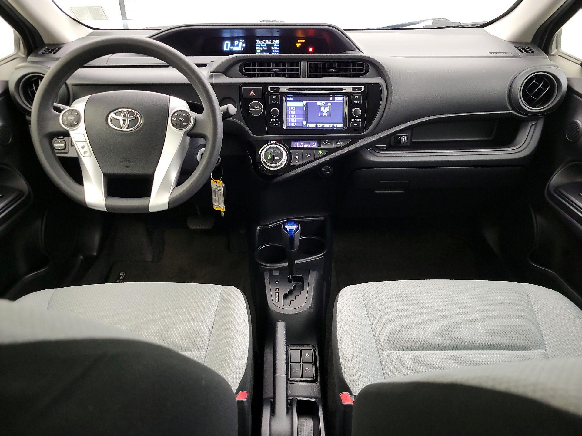 Thumbnail: 2015 Toyota Prius c - 9
