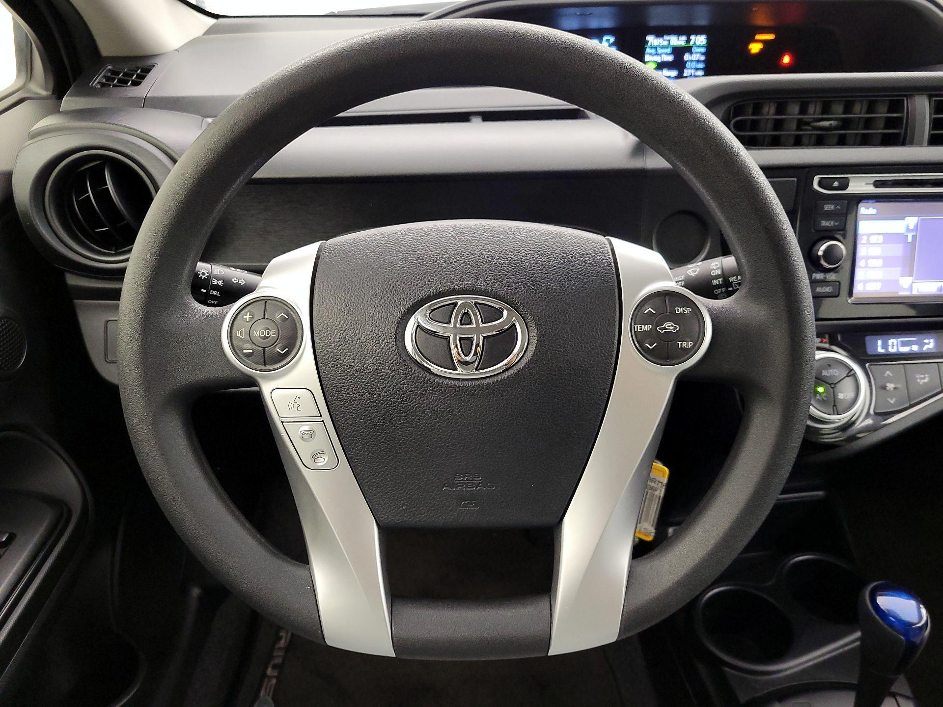 Thumbnail: 2015 Toyota Prius c - 10
