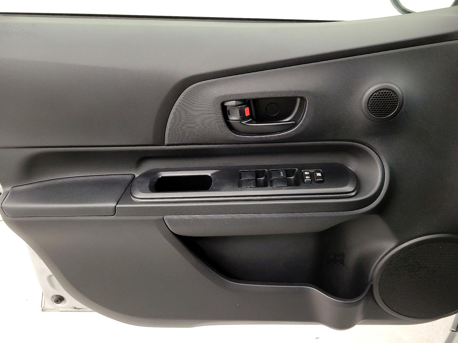 Thumbnail: 2015 Toyota Prius c - 12