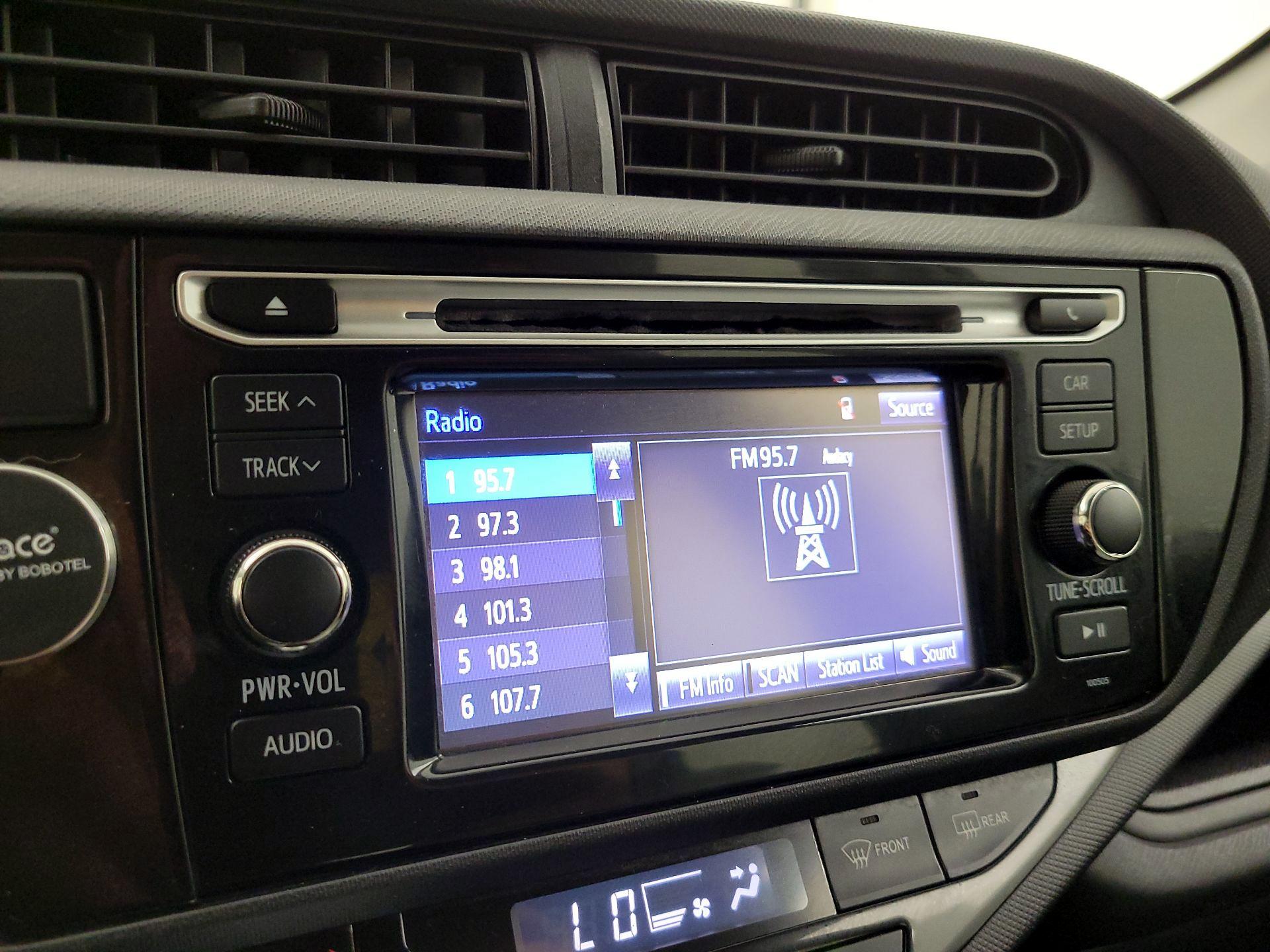 Thumbnail: 2015 Toyota Prius c - 14