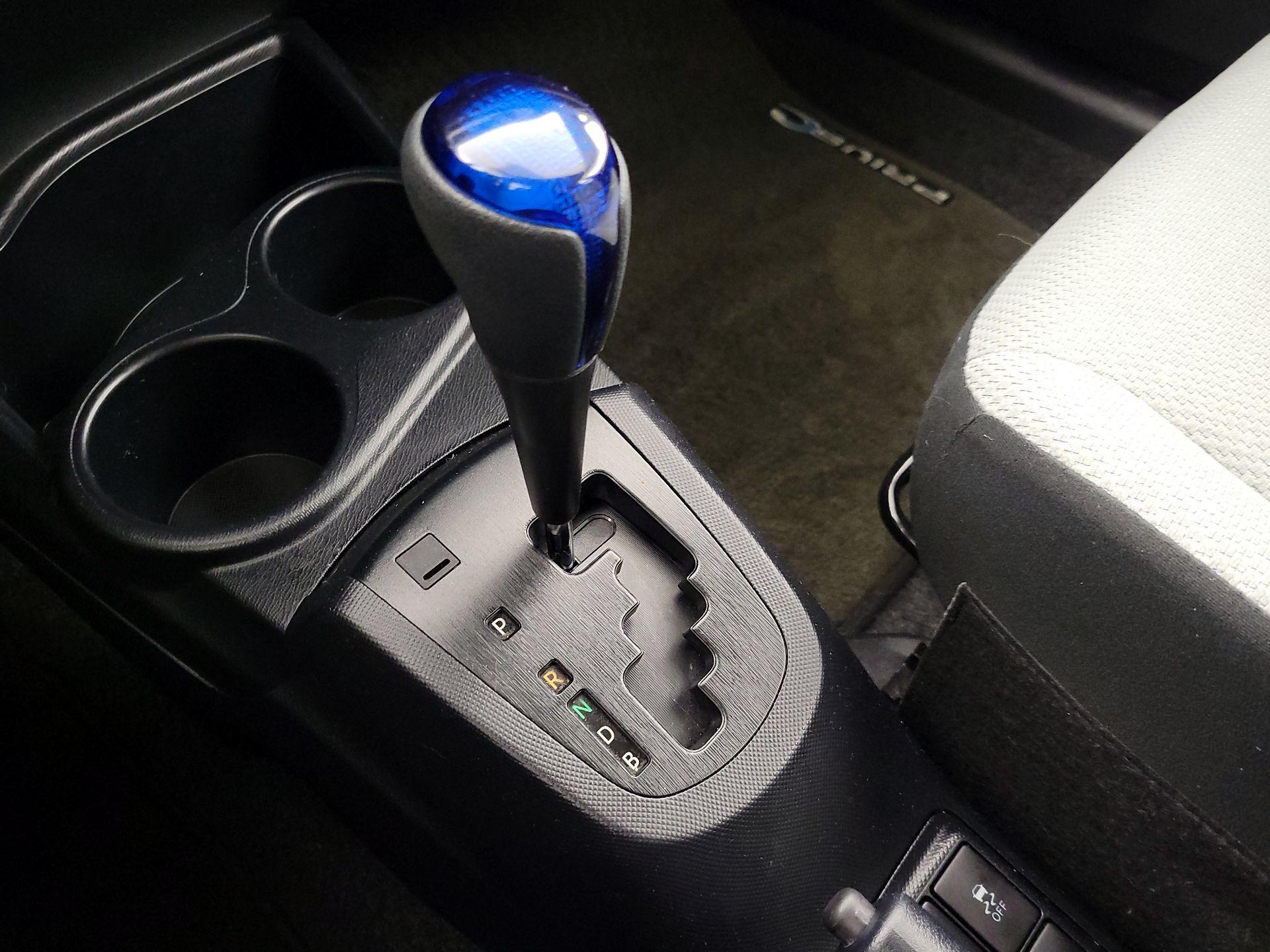 Thumbnail: 2015 Toyota Prius c - 16