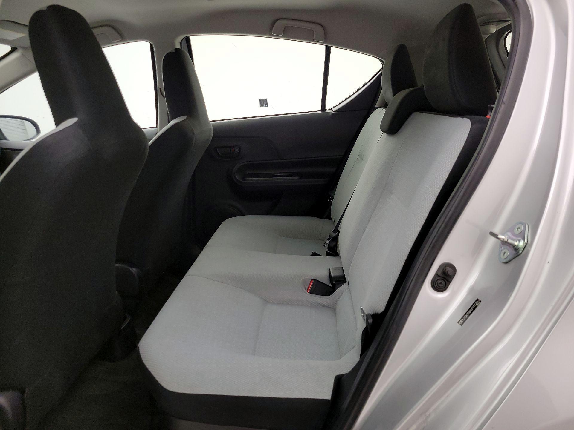 Thumbnail: 2015 Toyota Prius c - 18
