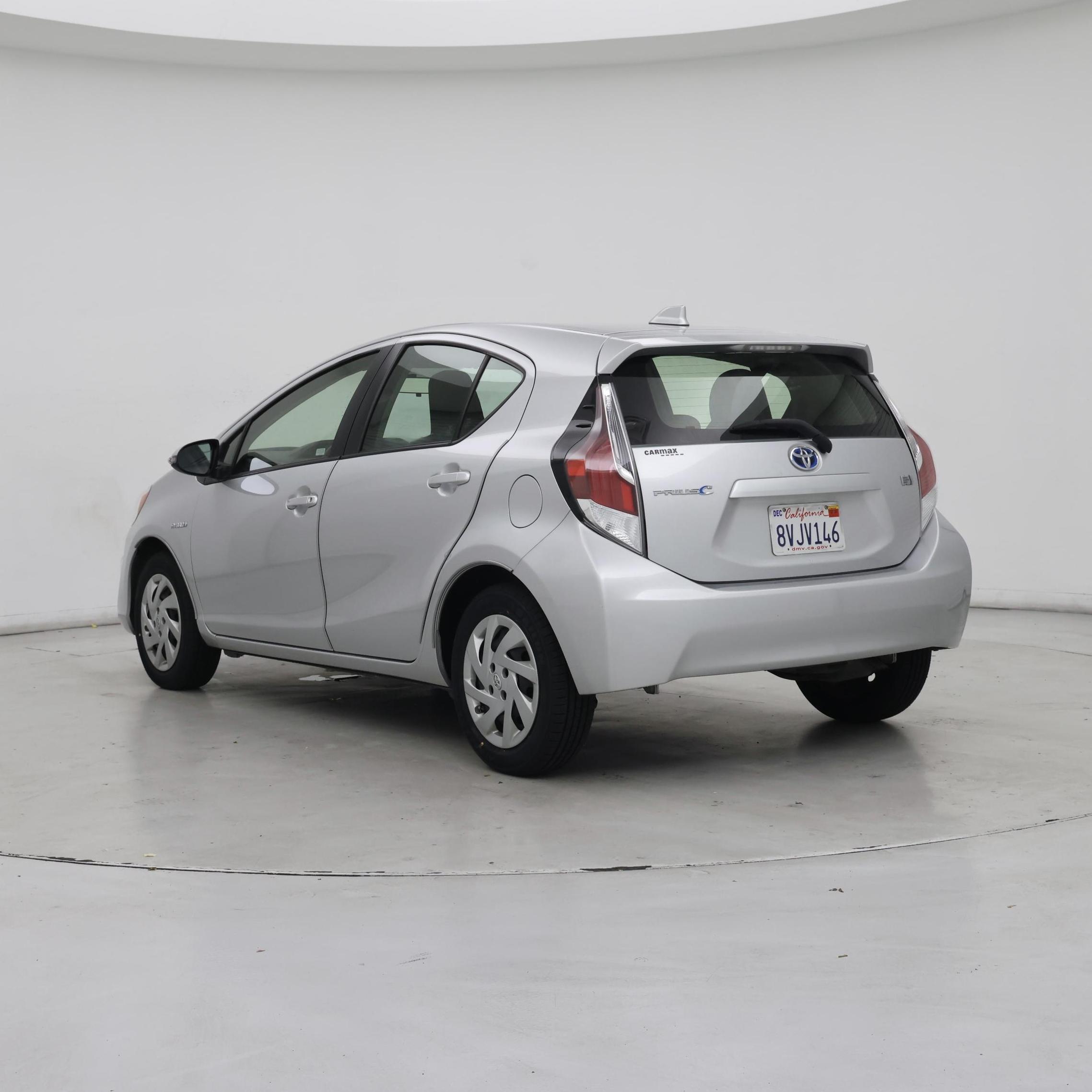 Thumbnail: 2015 Toyota Prius c - 2