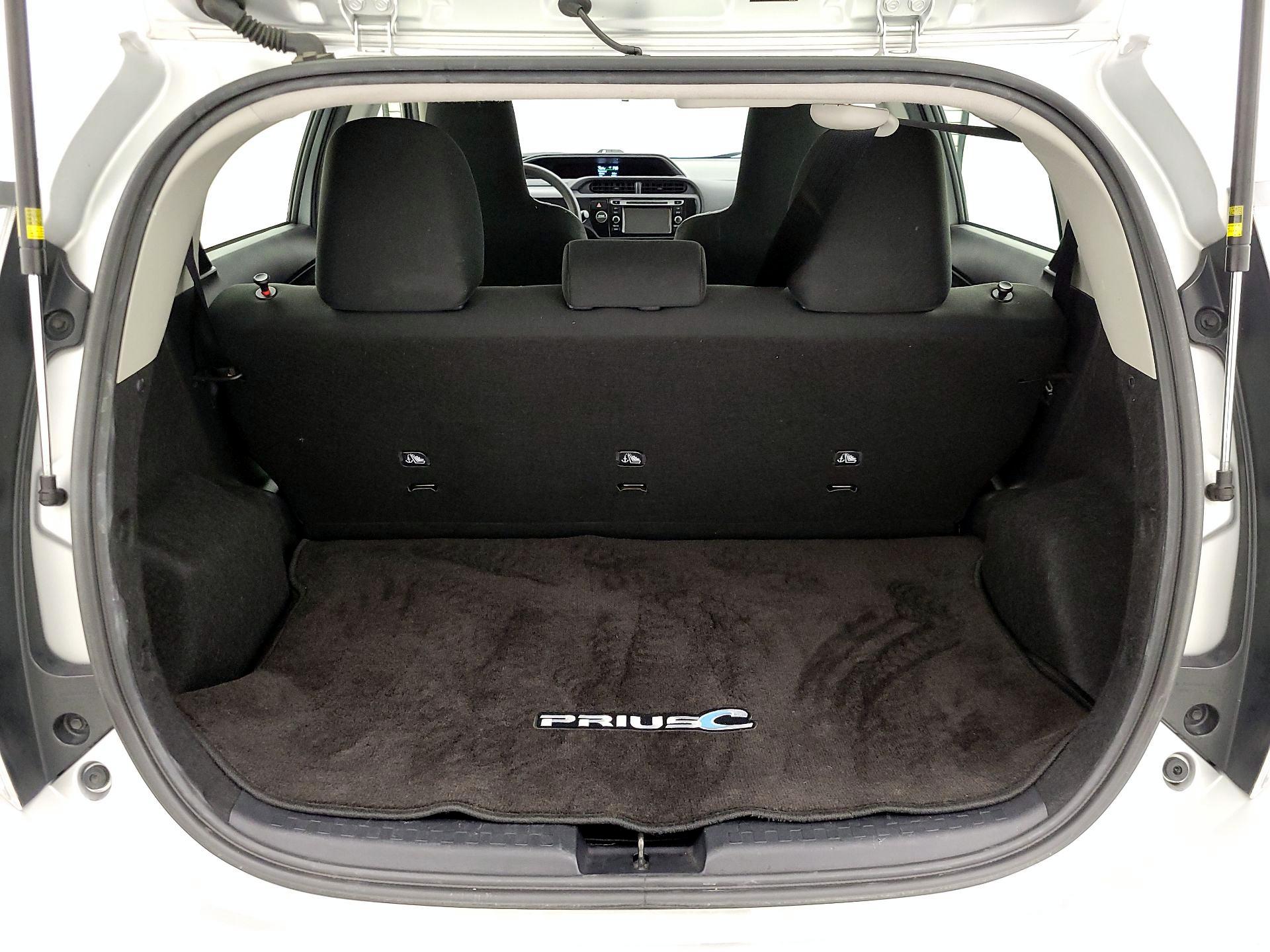 Thumbnail: 2015 Toyota Prius c - 19
