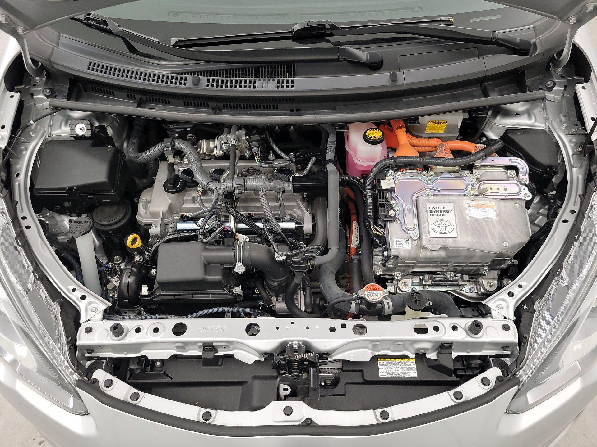 Thumbnail: 2015 Toyota Prius c - 20