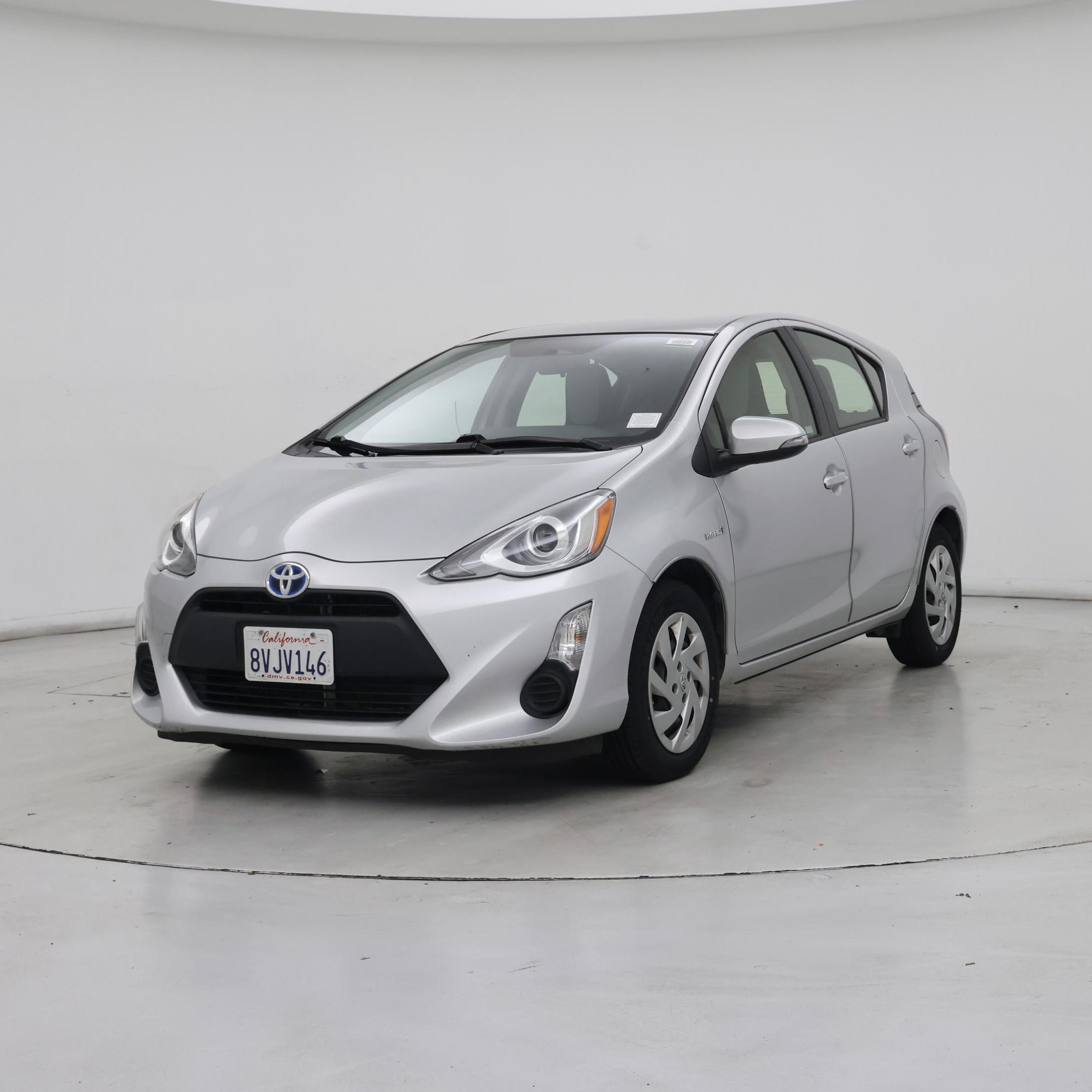 Thumbnail: 2015 Toyota Prius c - 4