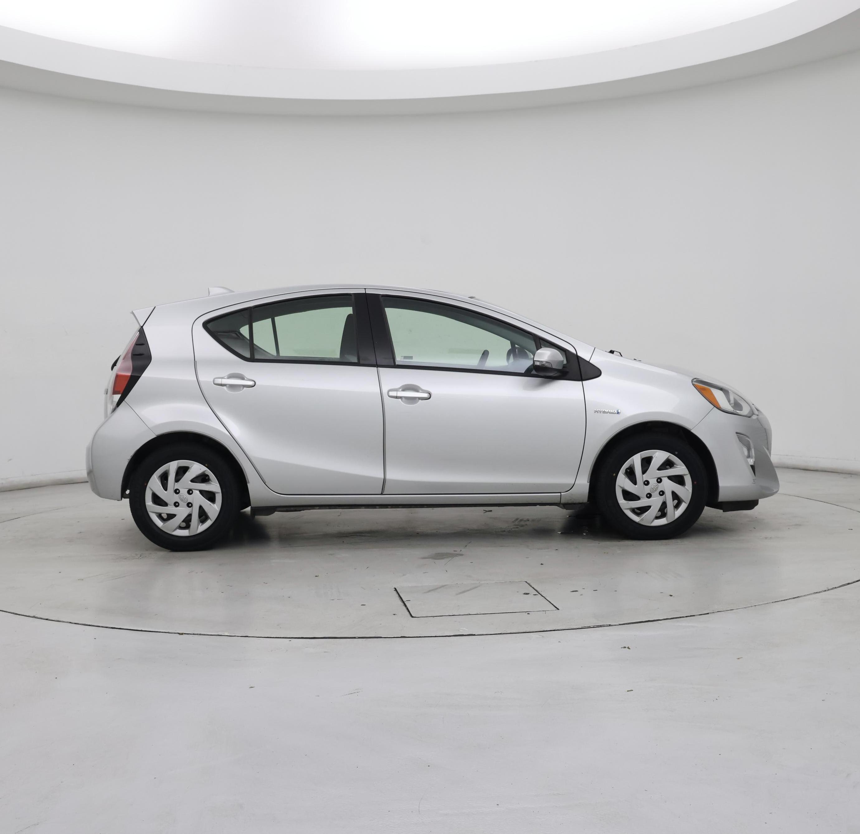 Thumbnail: 2015 Toyota Prius c - 7
