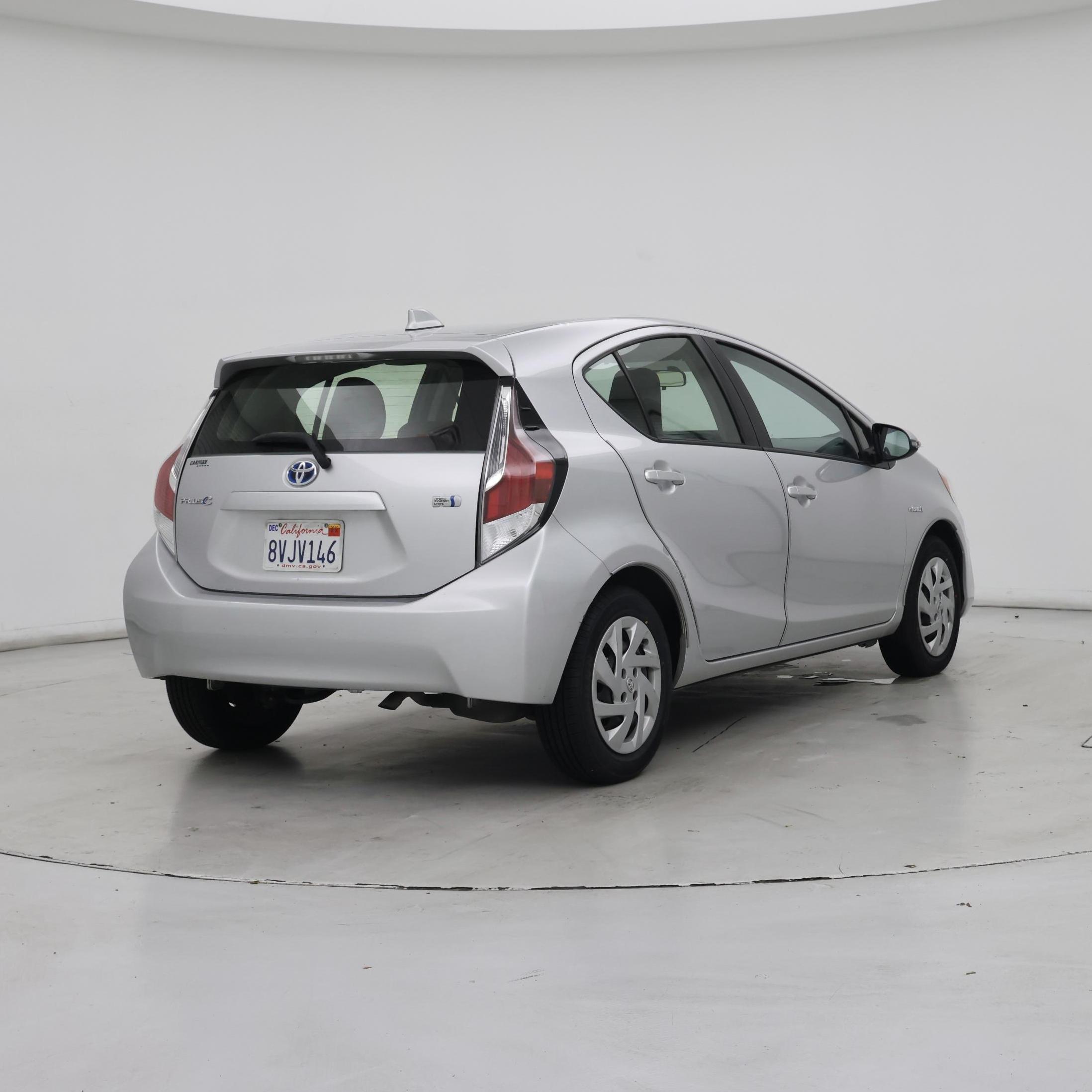 Thumbnail: 2015 Toyota Prius c - 8