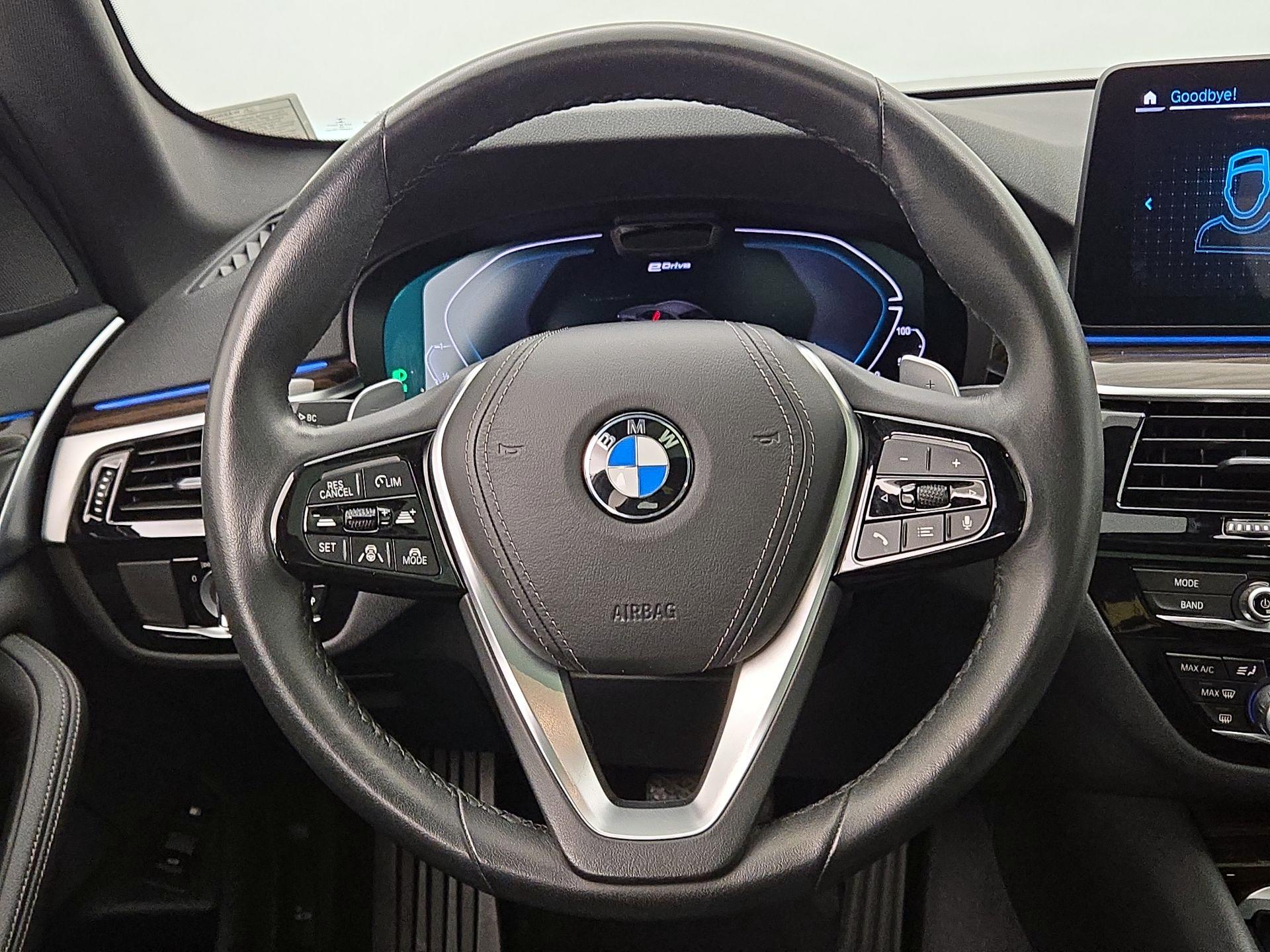 Thumbnail: 2021 BMW 5 Series - 10