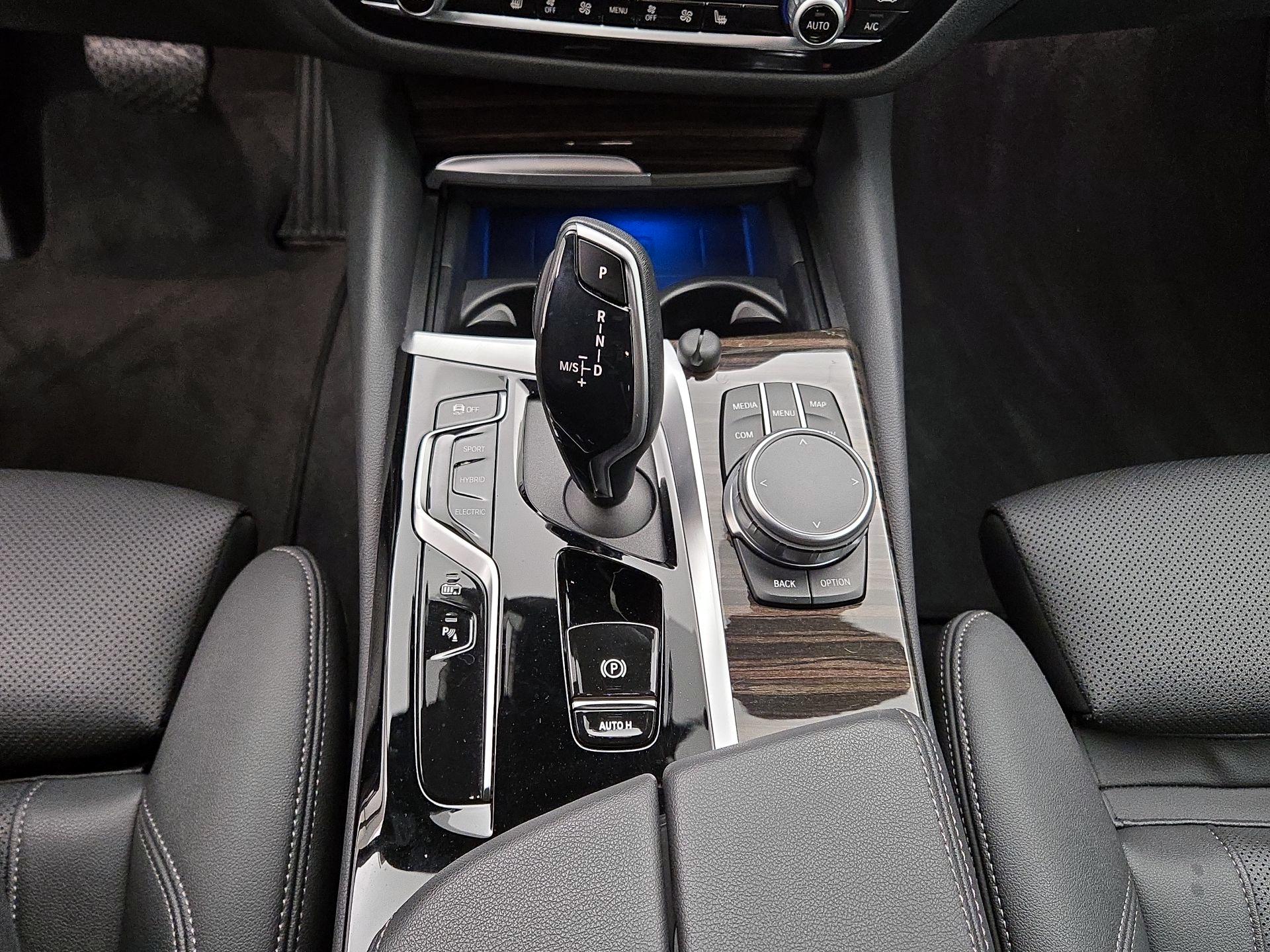 Thumbnail: 2021 BMW 5 Series - 17