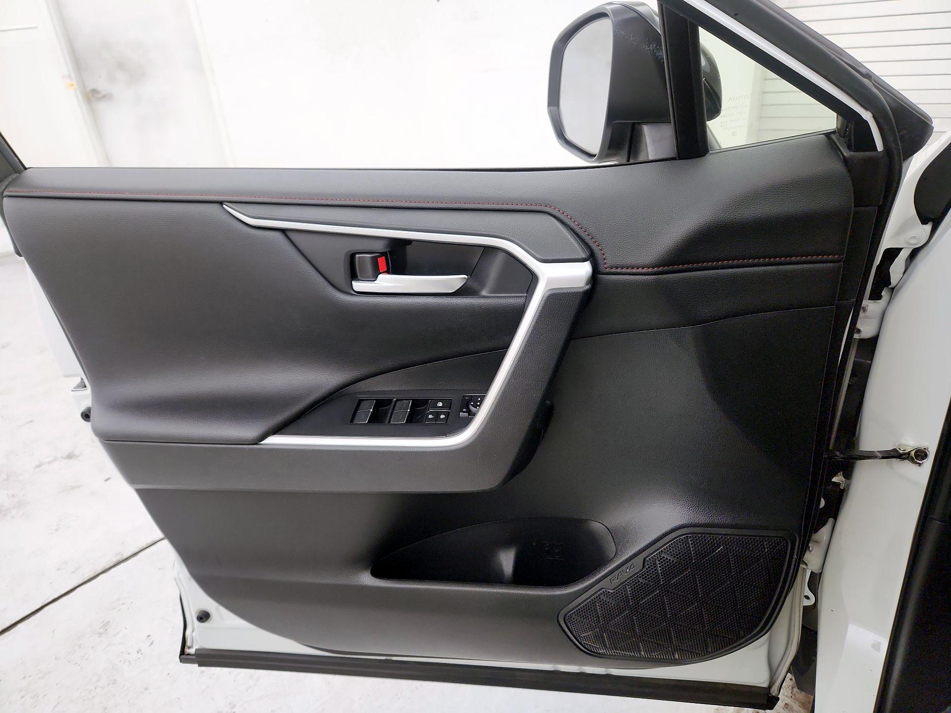 Thumbnail: 2022 Toyota RAV4 - 12