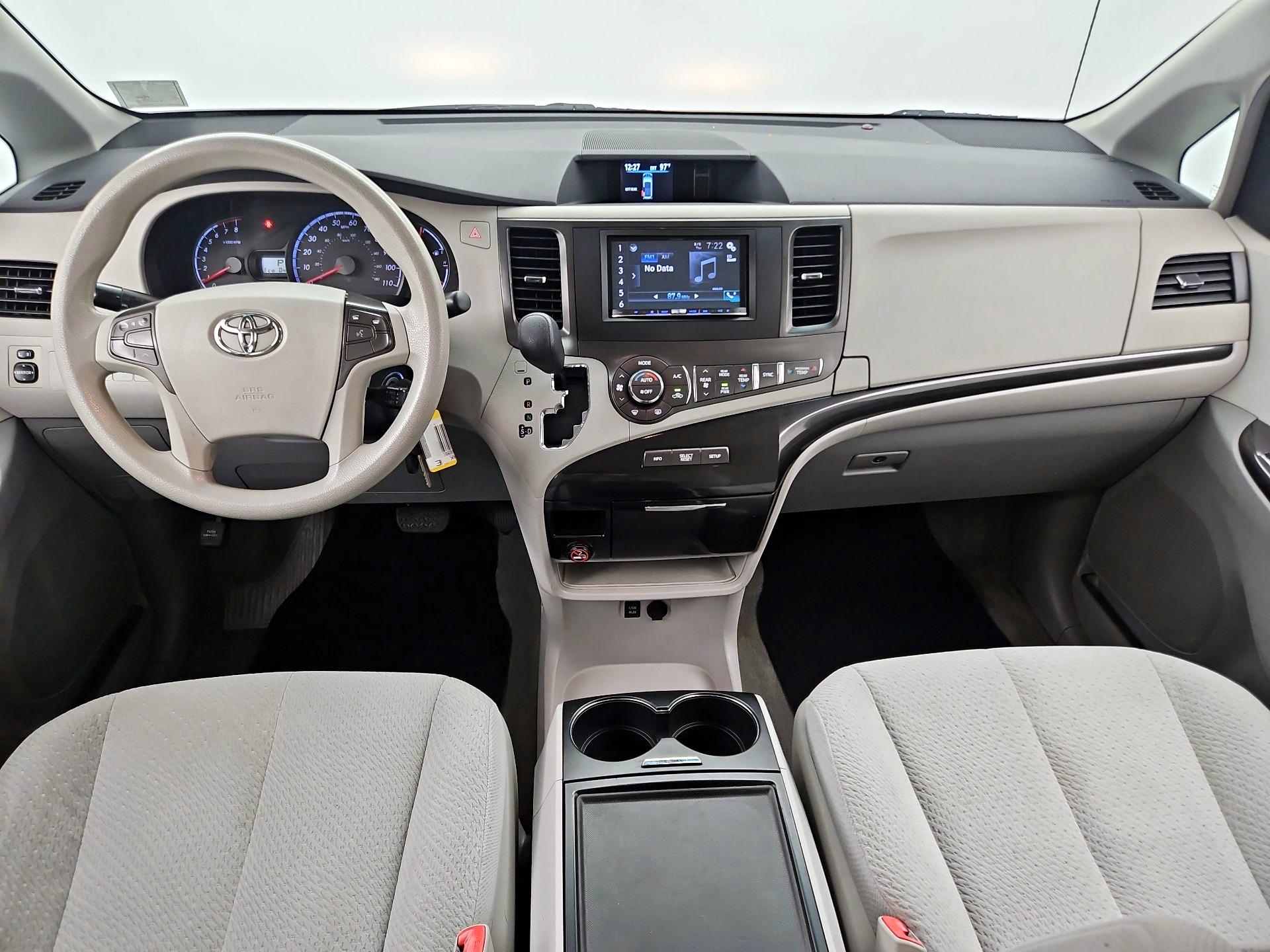 Thumbnail: 2014 Toyota Sienna - 9