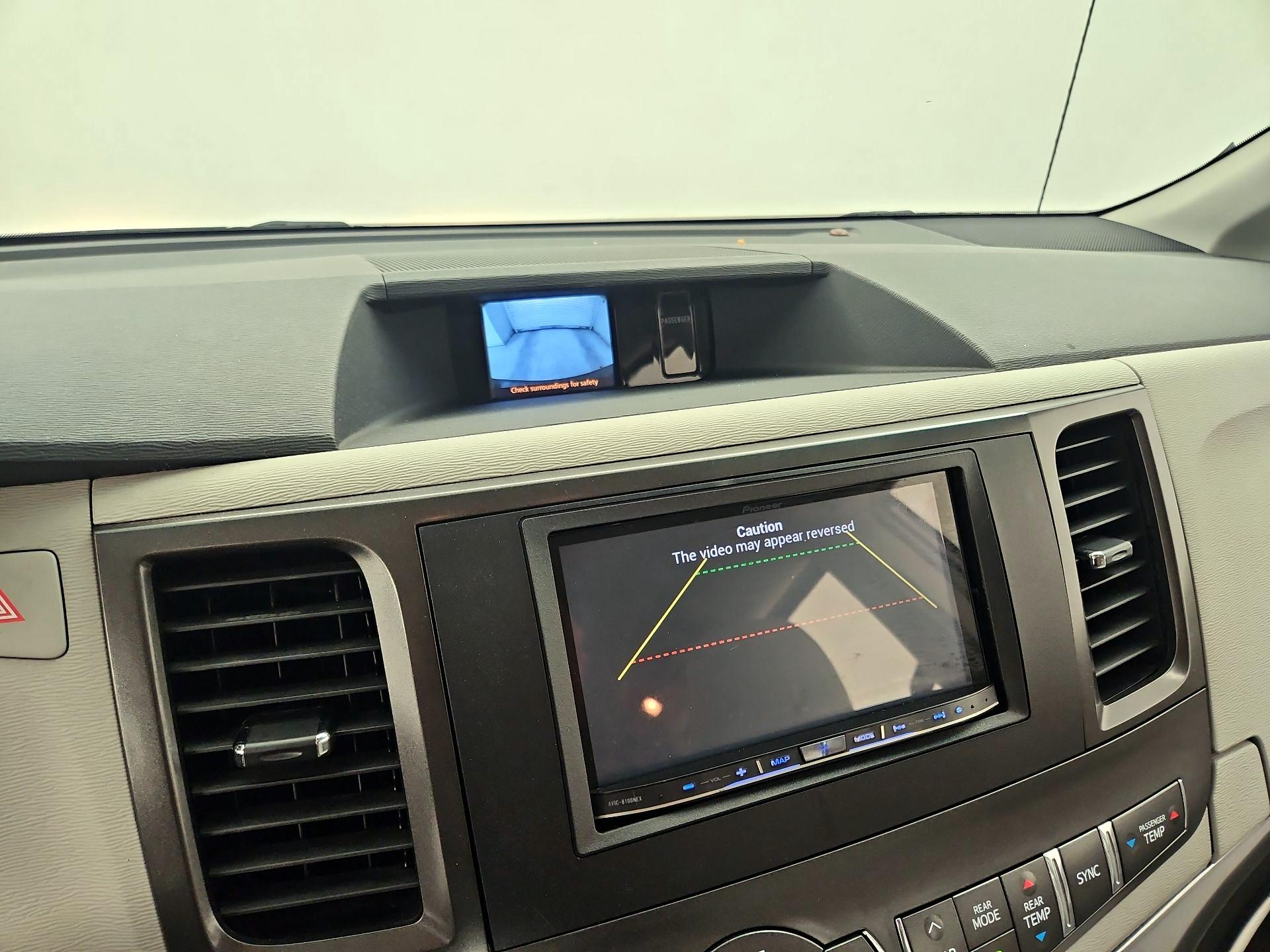 Thumbnail: 2014 Toyota Sienna - 14