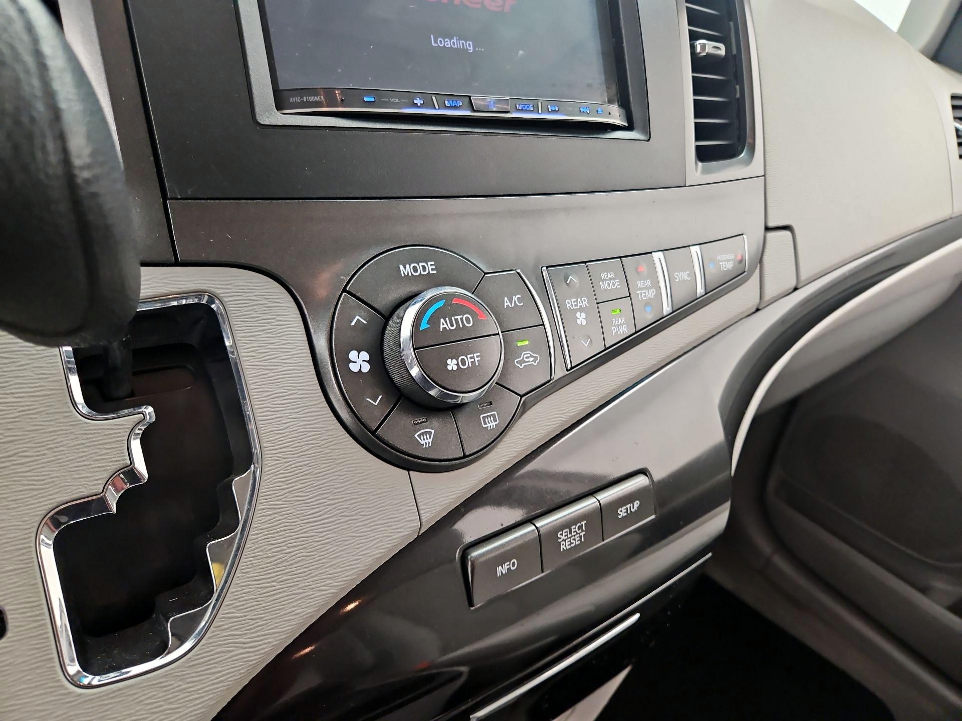 Thumbnail: 2014 Toyota Sienna - 16
