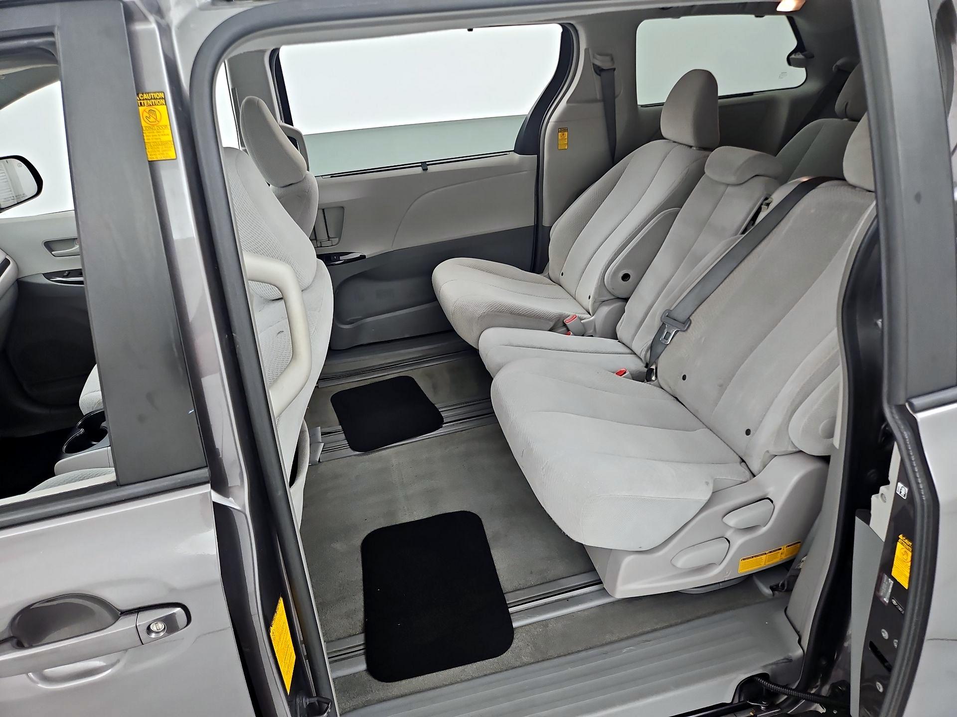 Thumbnail: 2014 Toyota Sienna - 19