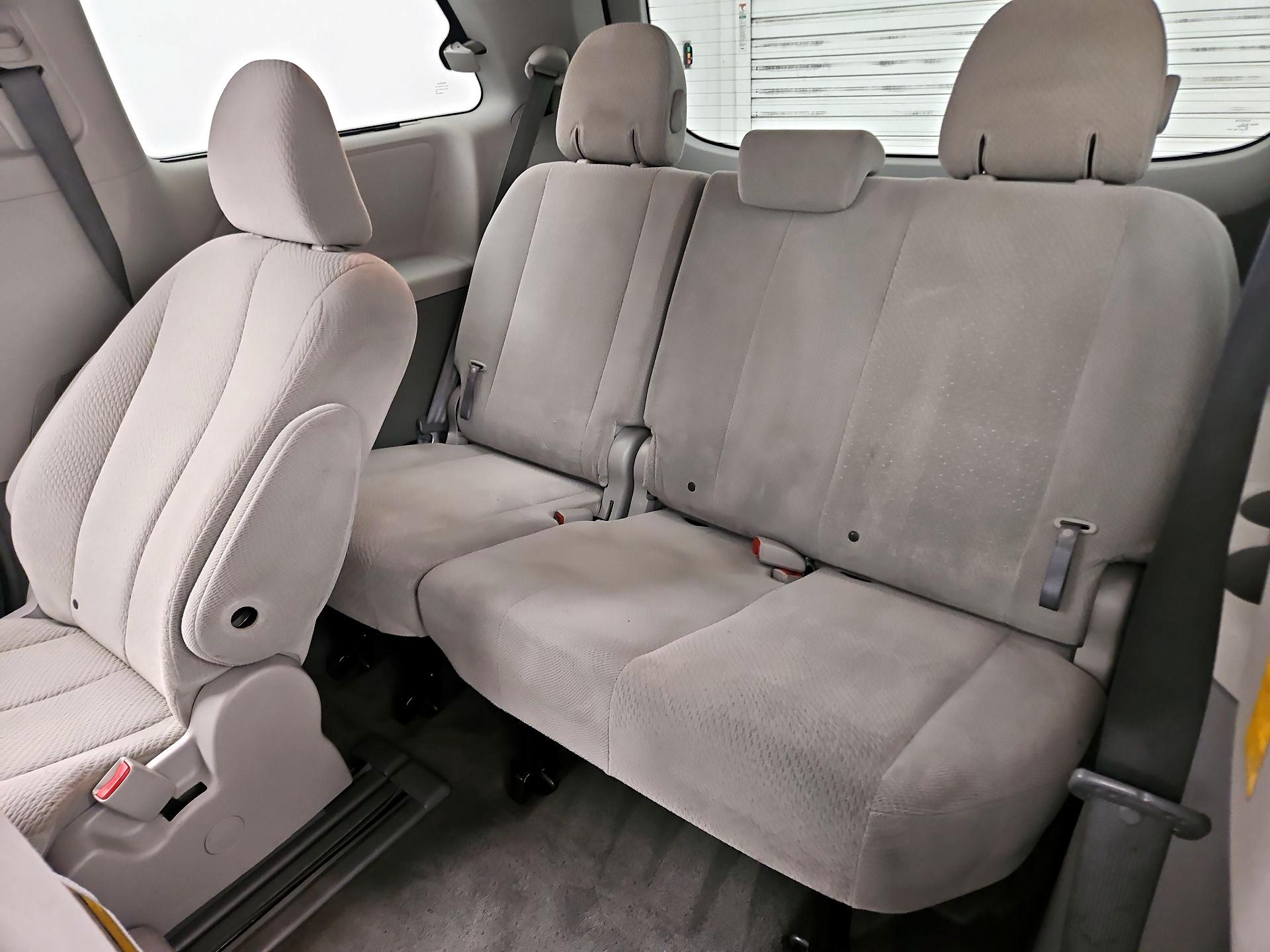 Thumbnail: 2014 Toyota Sienna - 20