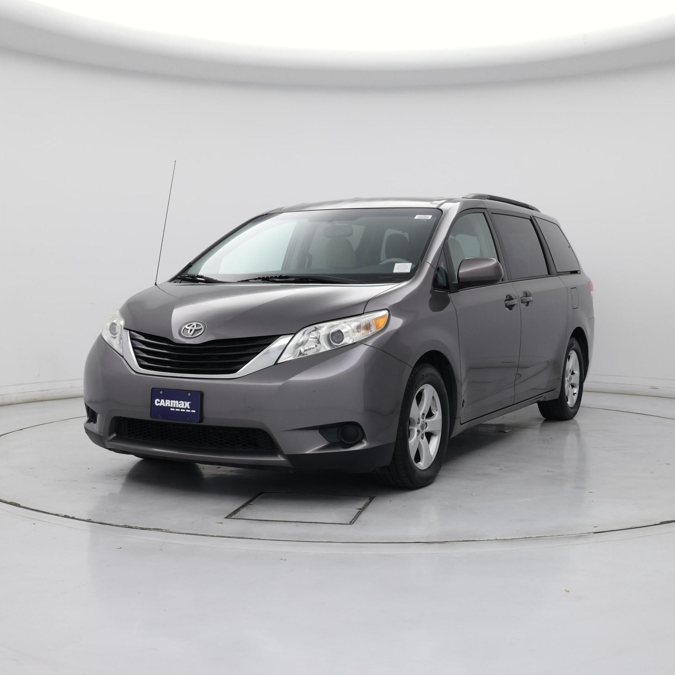 Thumbnail: 2014 Toyota Sienna - 4