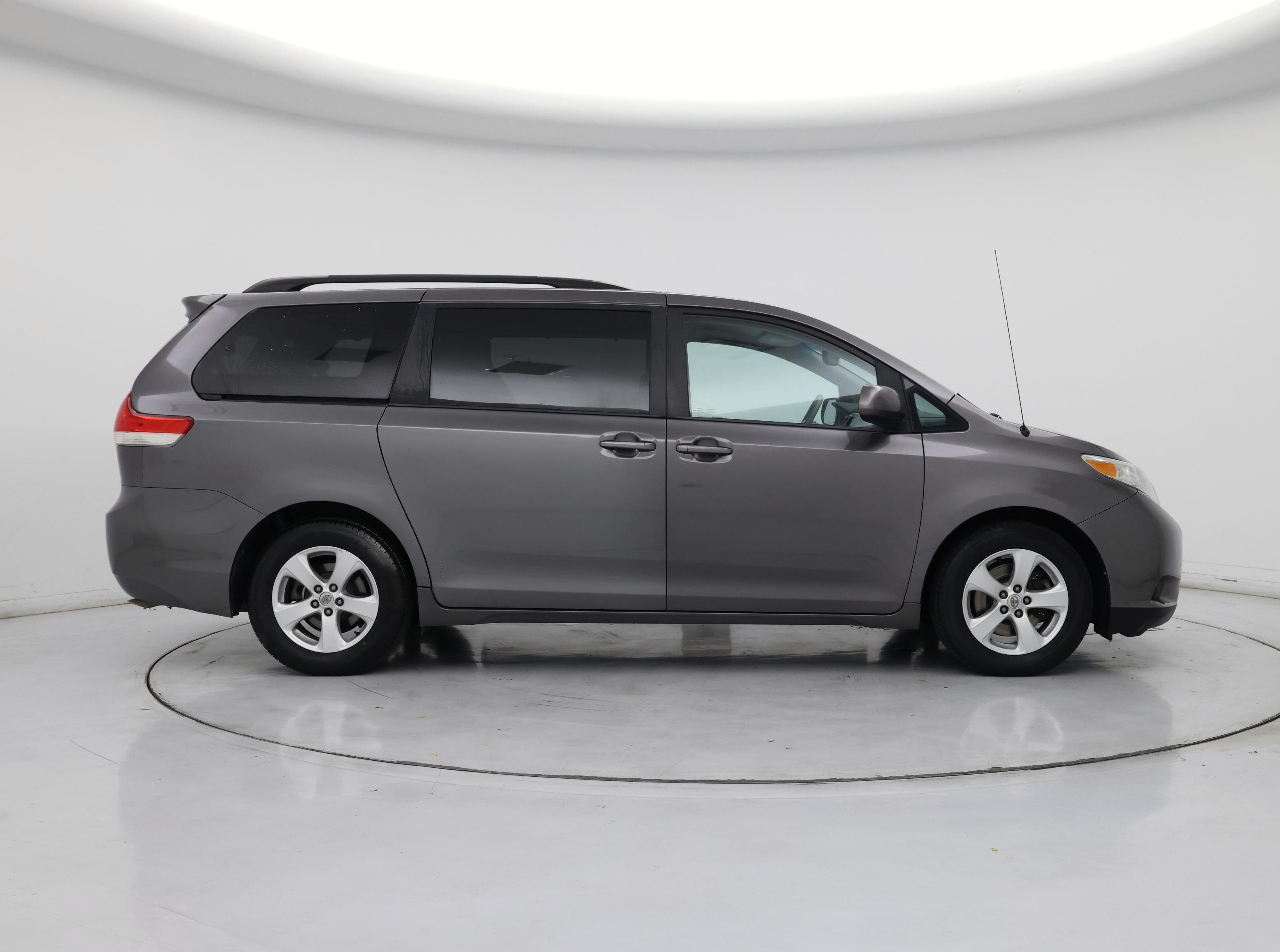Thumbnail: 2014 Toyota Sienna - 7