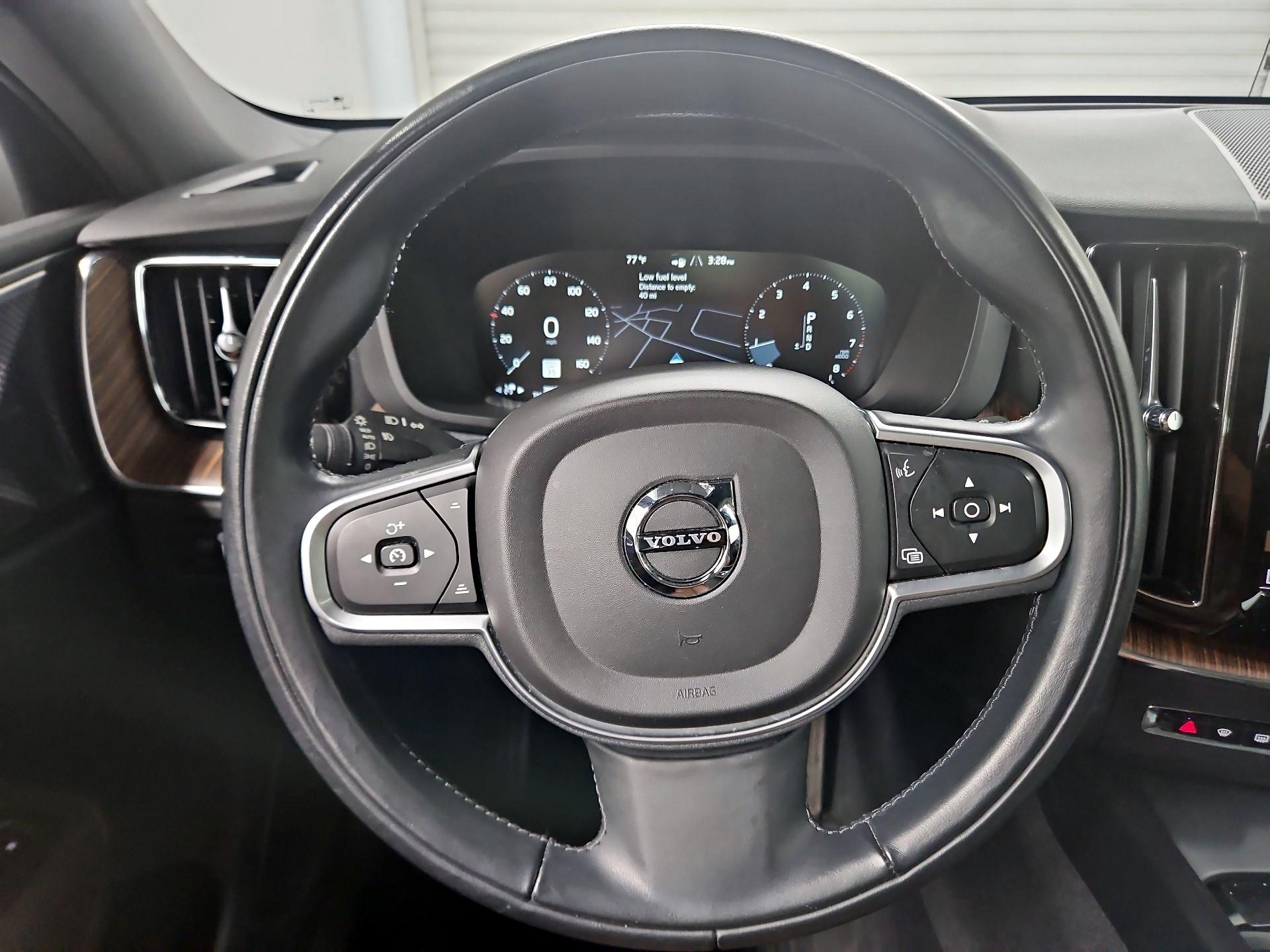 Thumbnail: 2021 Volvo XC60 - 10