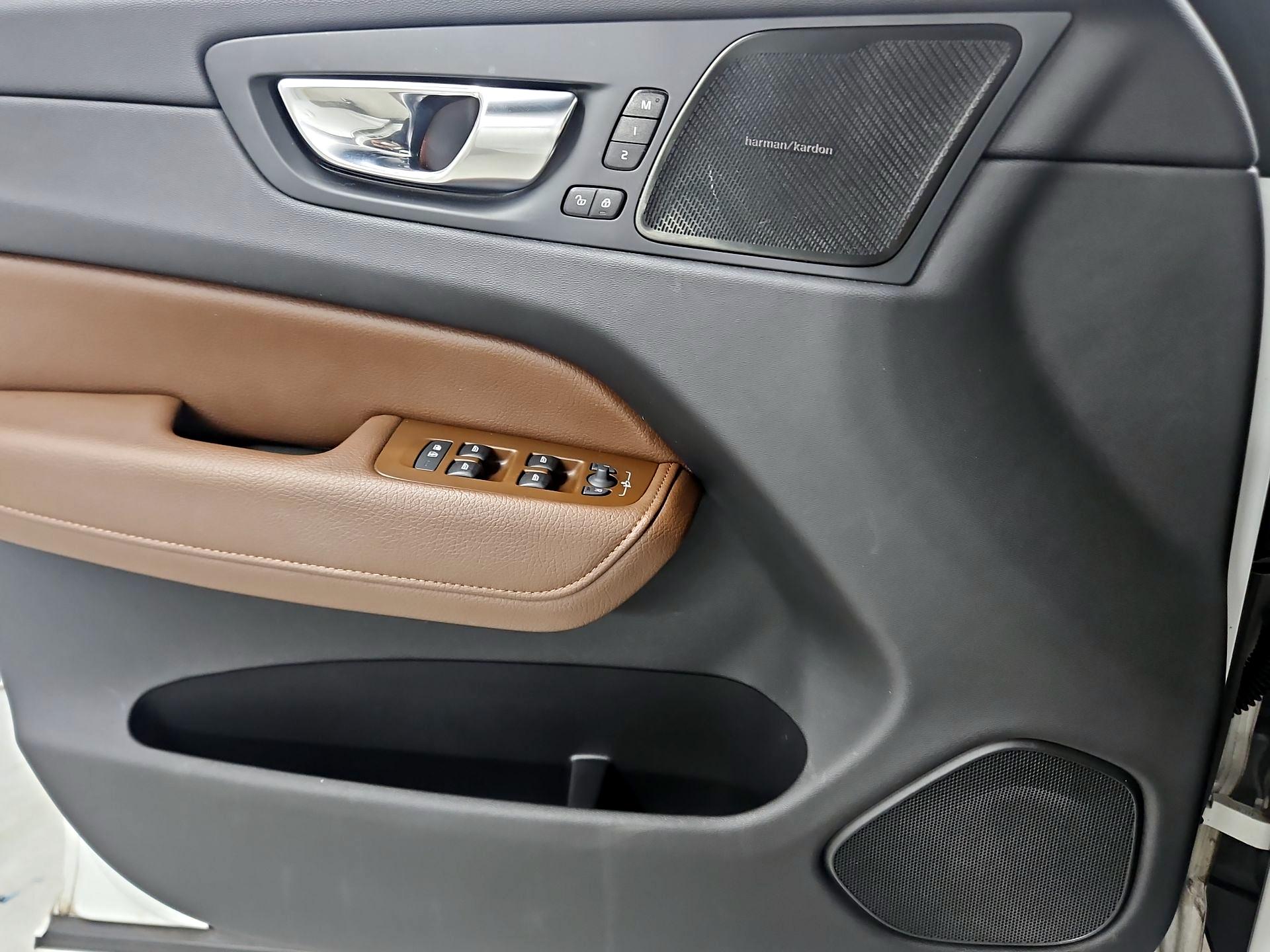 Thumbnail: 2021 Volvo XC60 - 12