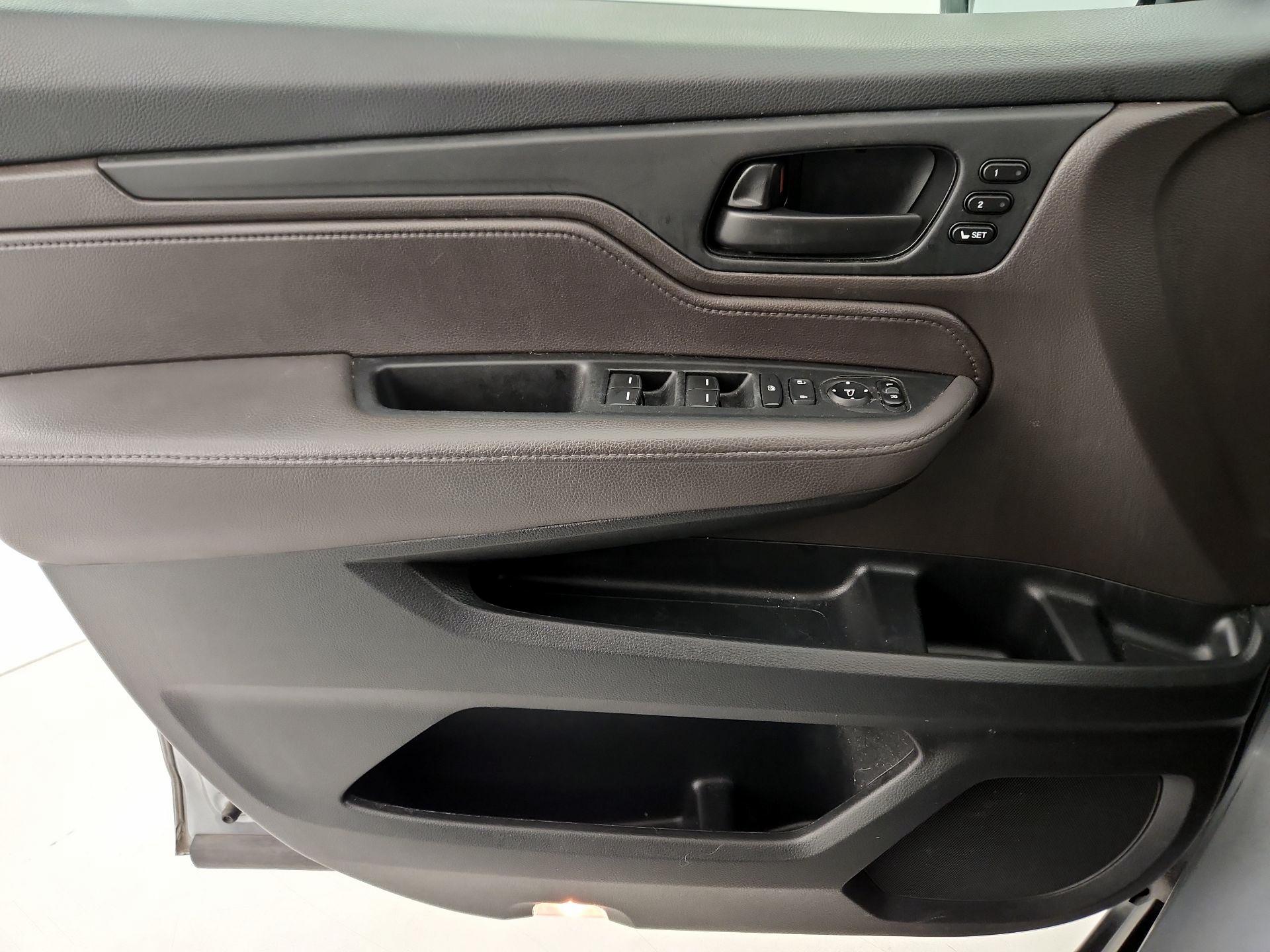 Thumbnail: 2019 Honda Odyssey - 12