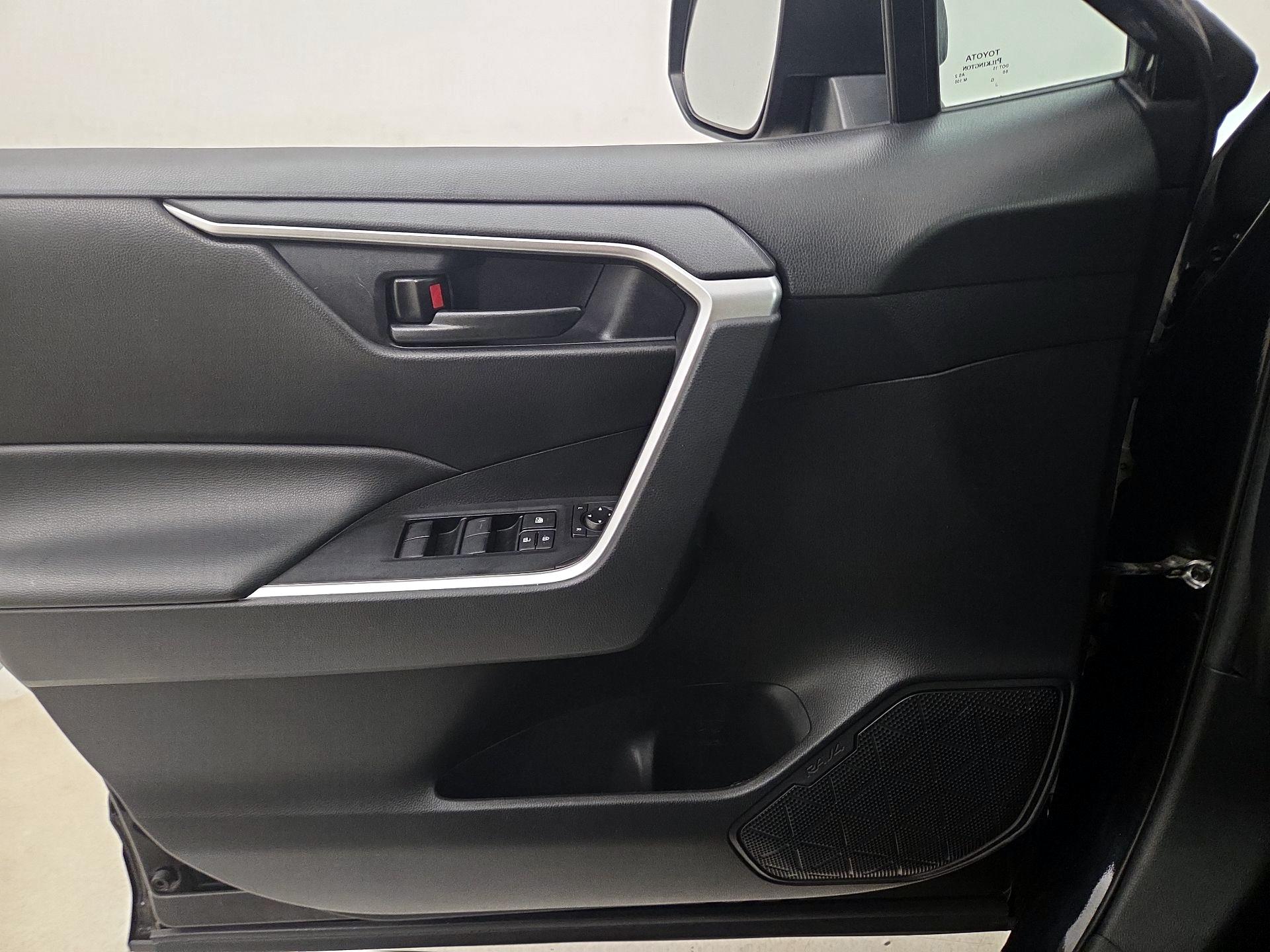 Thumbnail: 2021 Toyota RAV4 - 12