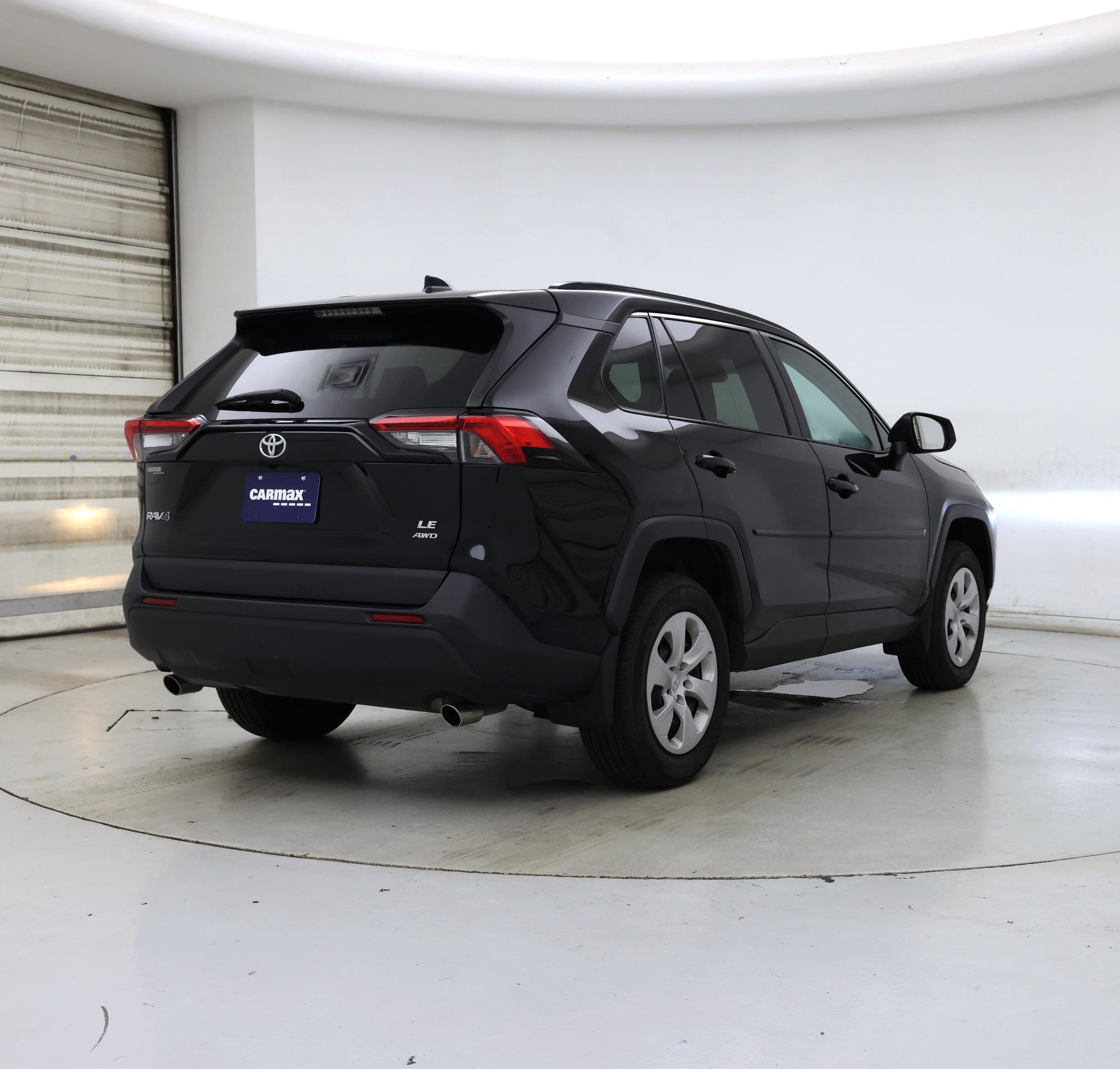 Thumbnail: 2021 Toyota RAV4 - 8