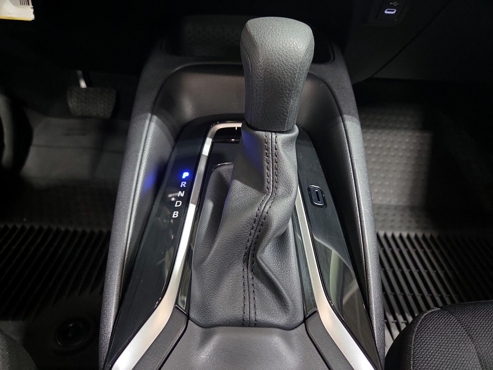 2025 Toyota Corolla LE - Photo 18